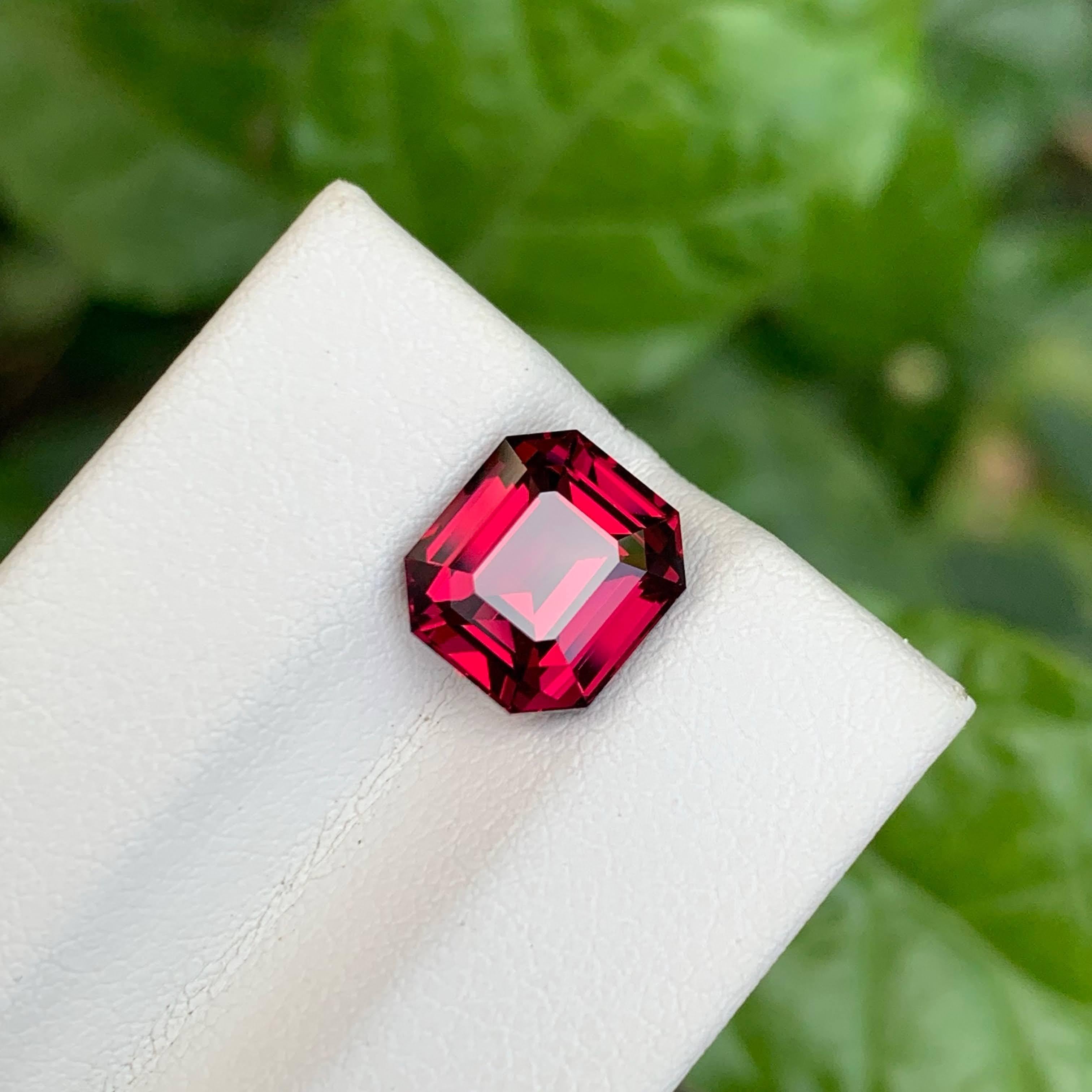 4,30 Karat Rötlich-rosa Granat Smaragdschliff Natürlicher afrikanischer Edelstein für Damen oder Herren im Angebot