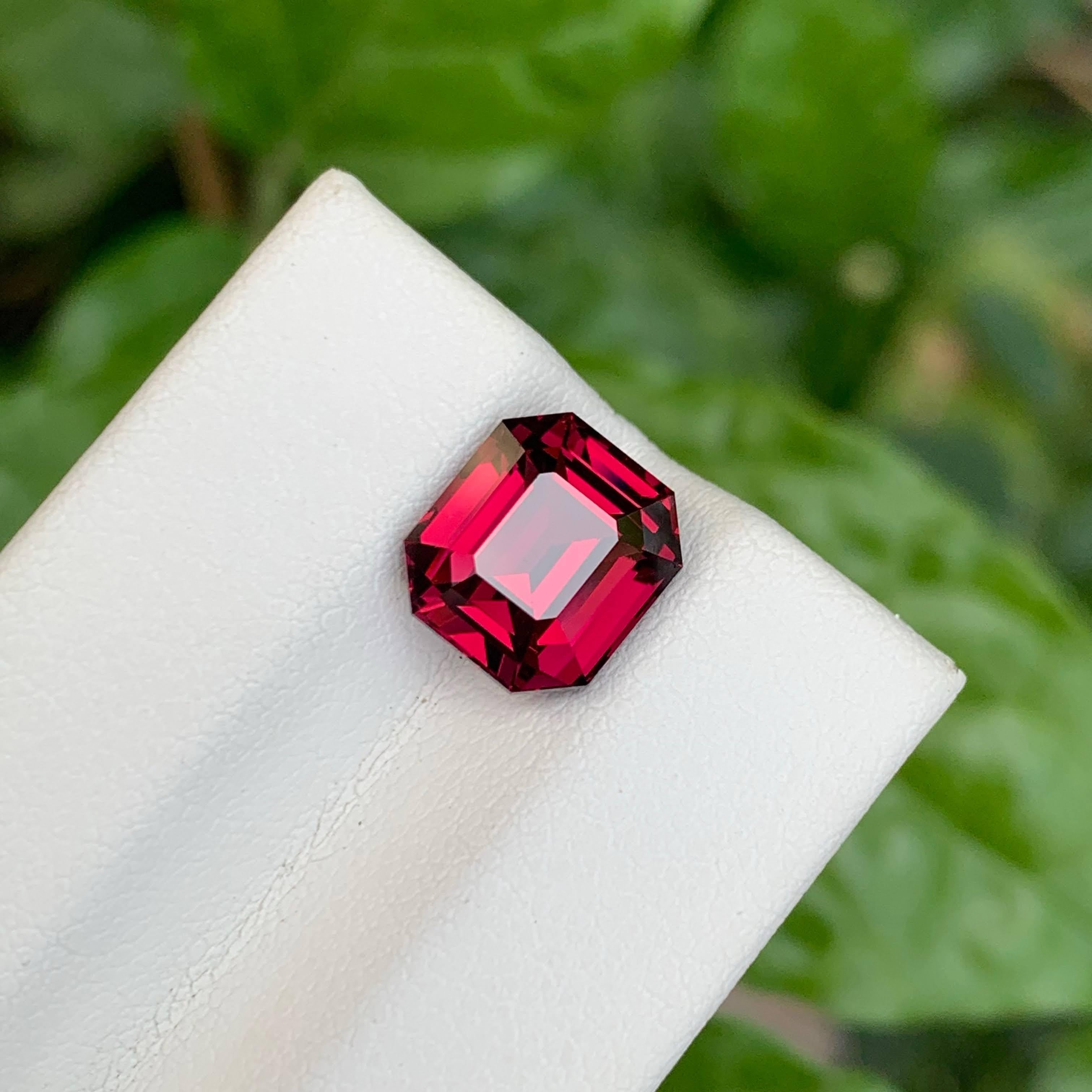 4,30 Karat Rötlich-rosa Granat Smaragdschliff Natürlicher afrikanischer Edelstein im Angebot 1