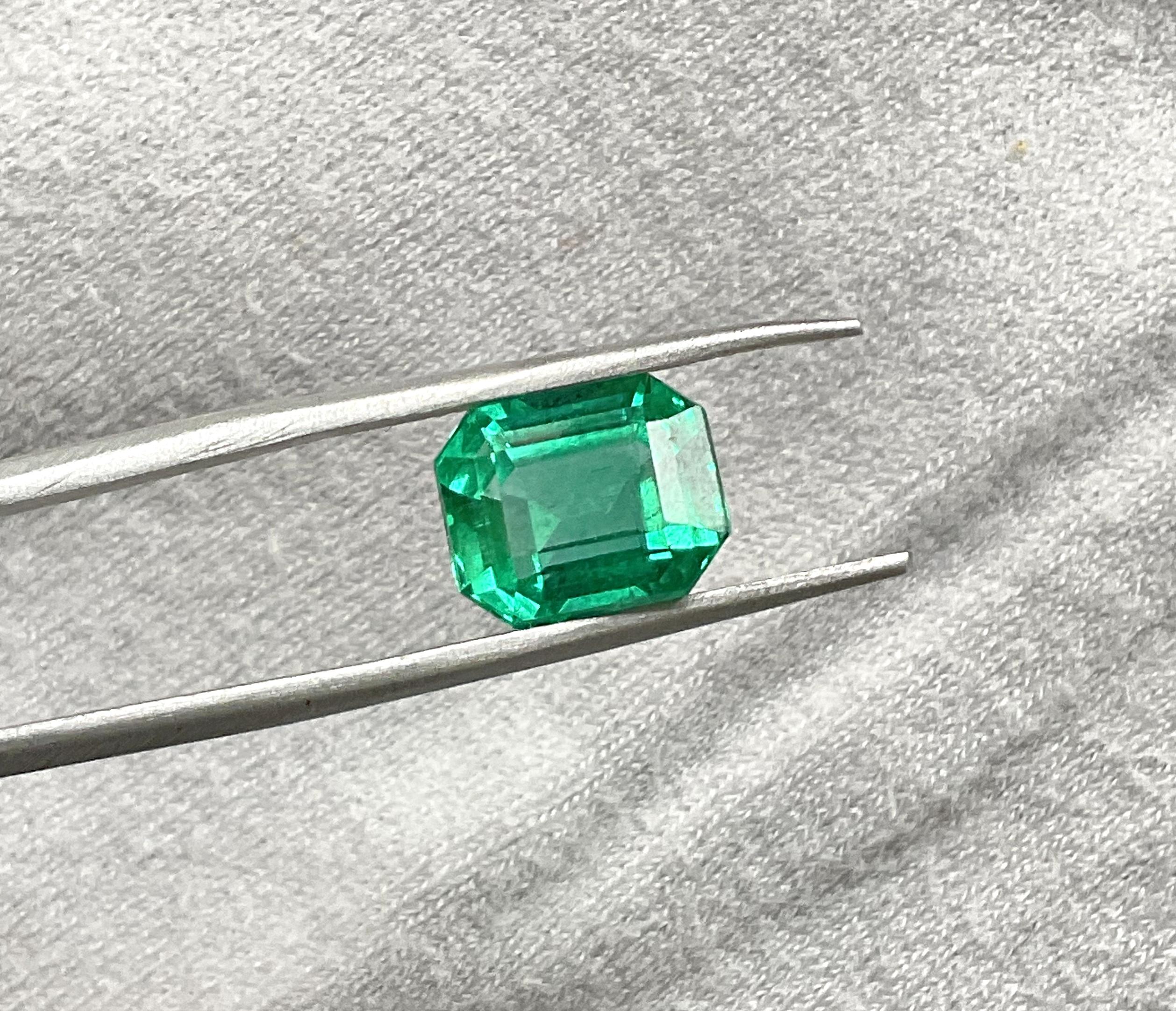 Women's or Men's 4.30 Carats Zambia Emerald Octagon Cut Stone For Fine jewelry Ring Natural Gem For Sale