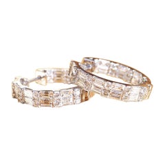 4.30 Ct Round Brillant / Baguettes Diamonds 18K Gold Hoops Earrings