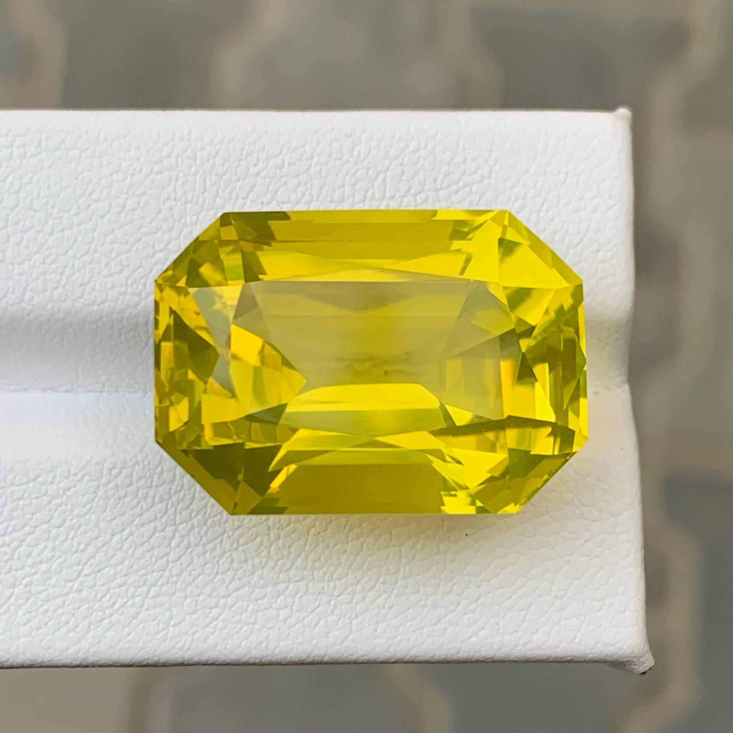 Poids 43,05 carats 
Dimensions 24.2x17.4x15.0mm
Traitement Aucun 
Origine Afrique 
Clarity Loup Clean 
Émeraude fantaisie taillée 





Faites l'expérience de la brillance et de l'éclat avec cette pierre de 43,05 carats de quartz citron naturel en