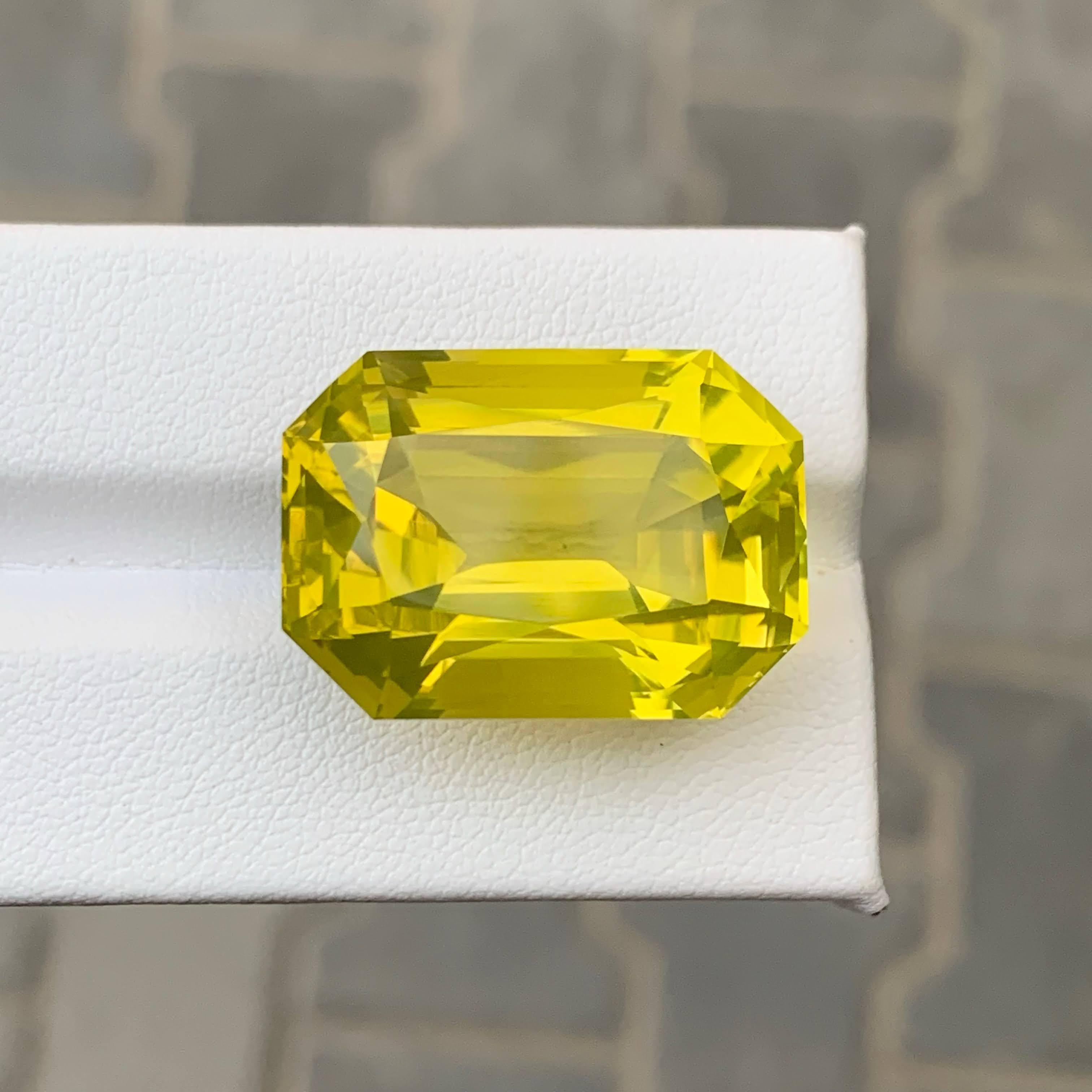 43.05 Carat Natural Loose Lemon Quartz Stone Fancy Emerald Cut African Gemstone (pierre précieuse africaine) en vente 2