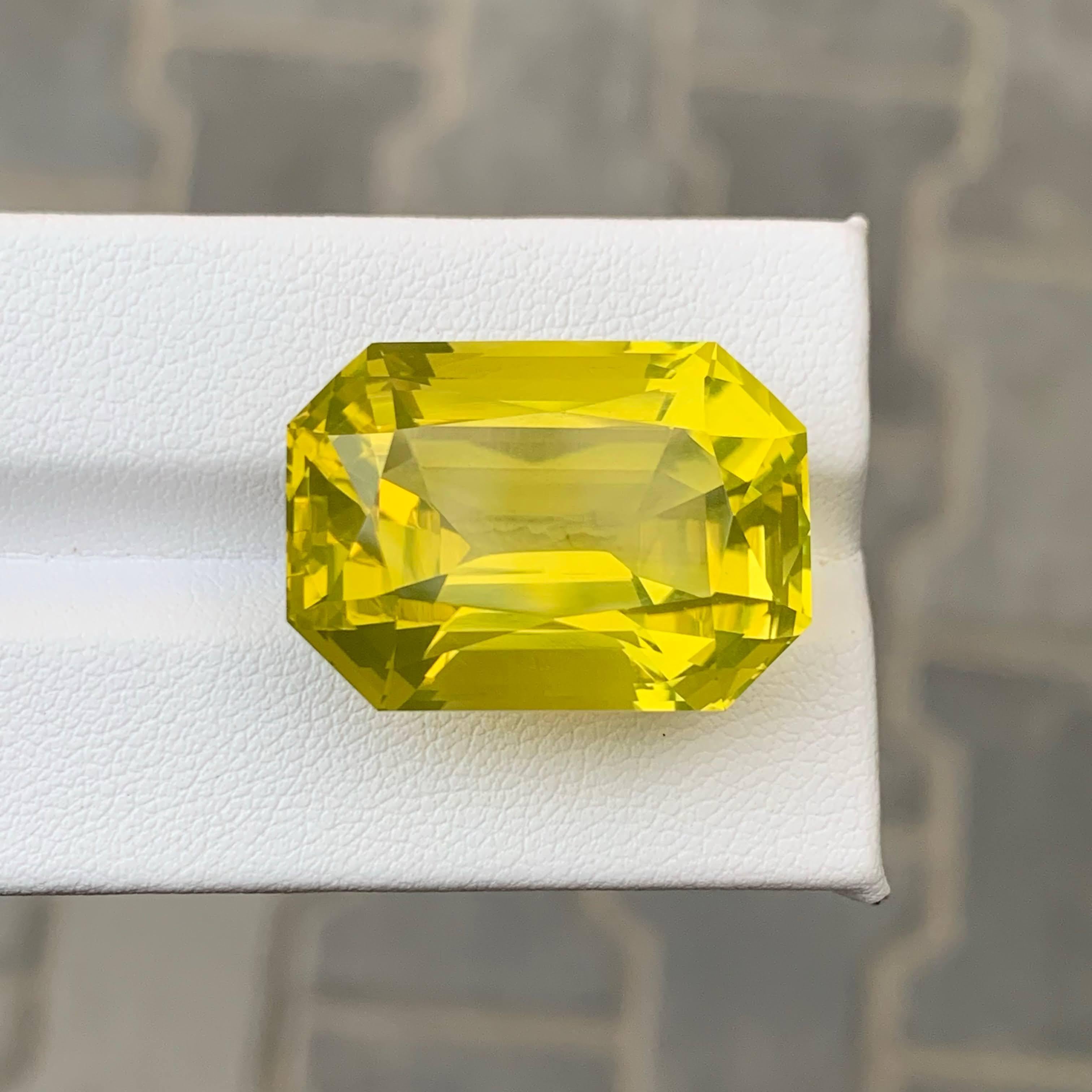 43.05 Carat Natural Loose Lemon Quartz Stone Fancy Emerald Cut African Gemstone (pierre précieuse africaine) en vente 3