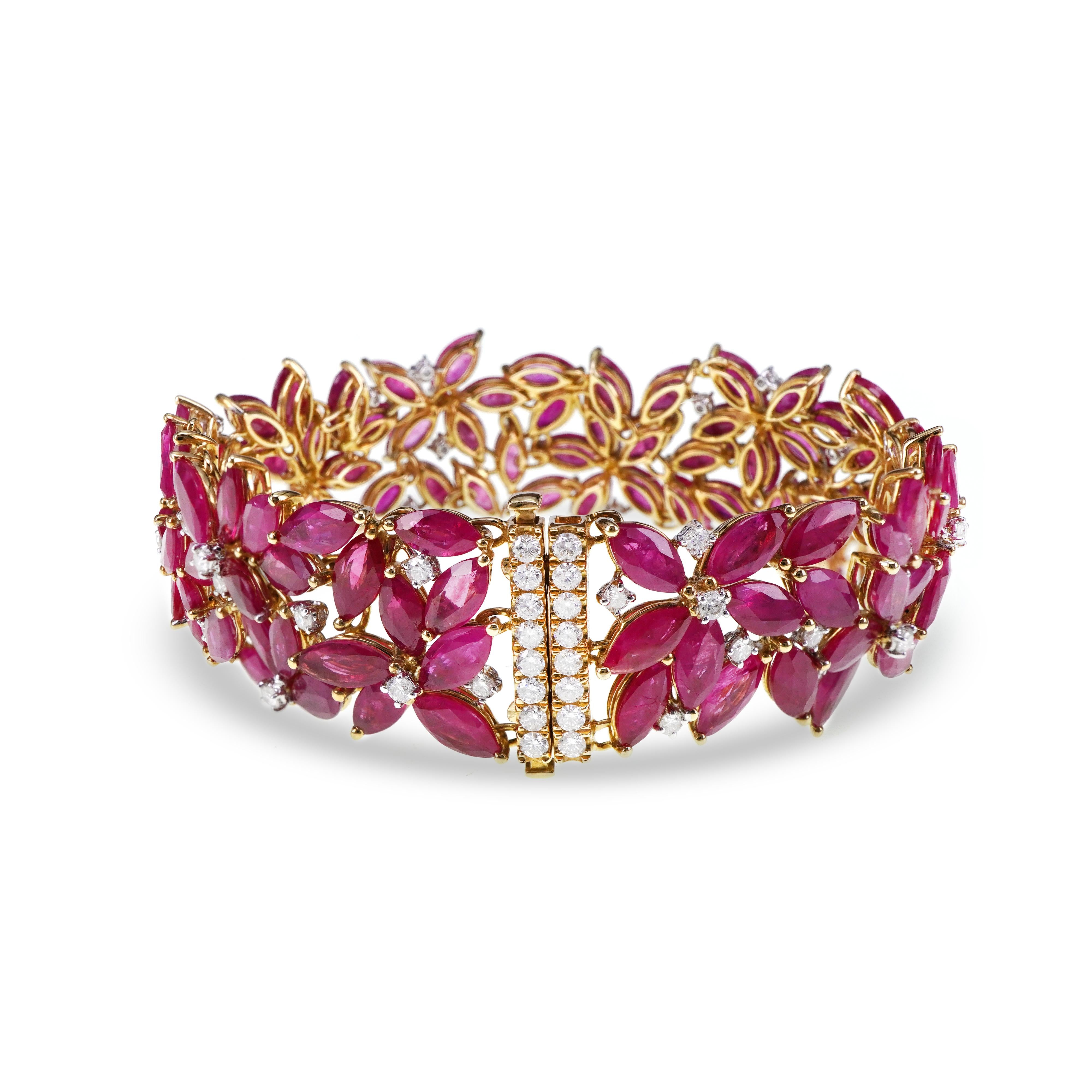 Klassisches Armband mit 43,06 Karat lebhaft rotem Burma-Rubin und 1,44 Karat weißen Diamanten (Marquiseschliff) im Angebot