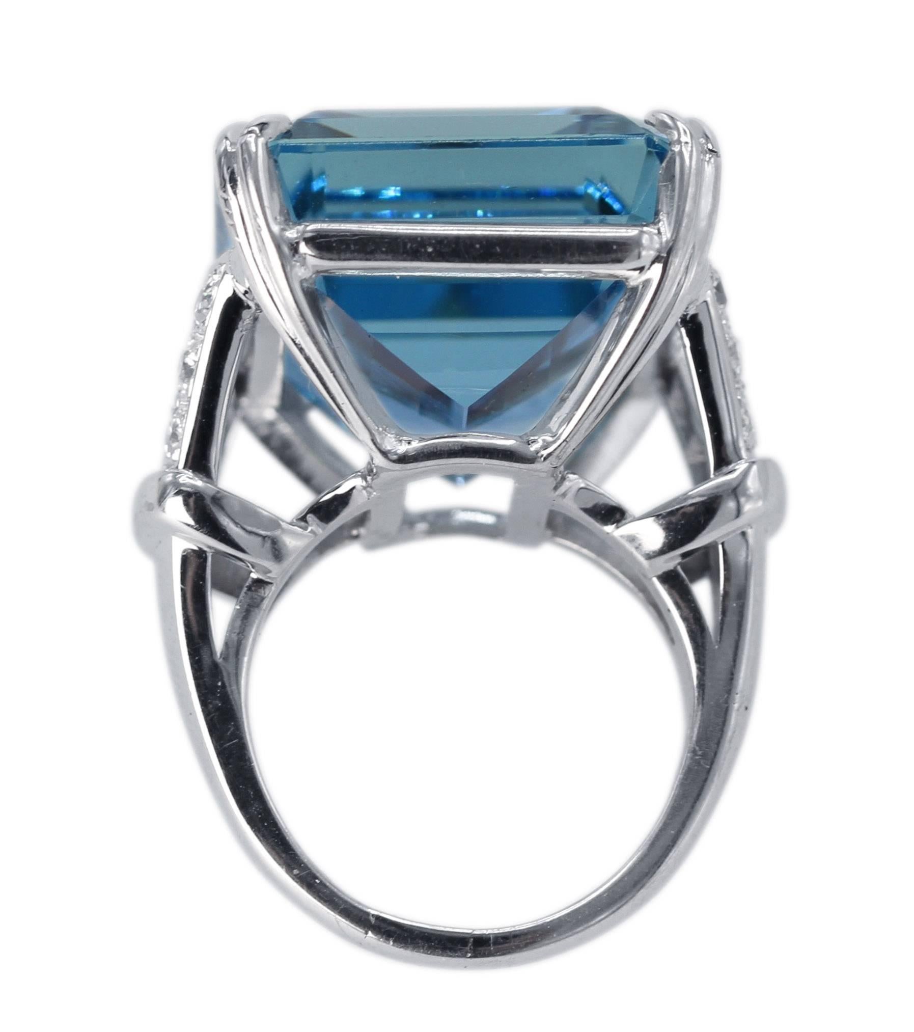 Women's or Men's 43.08 Carat Aquamarine and Diamond Ring For Sale