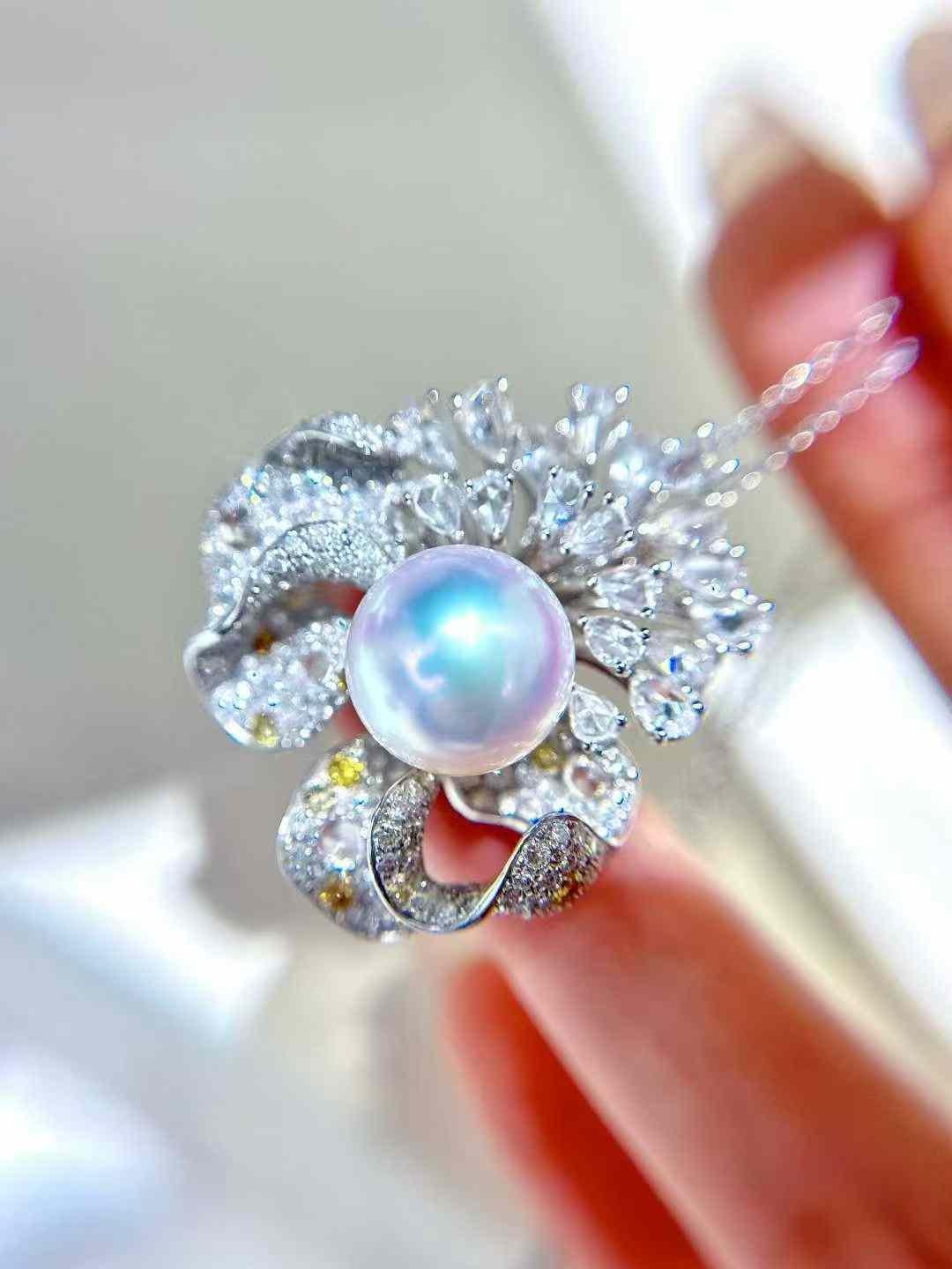 4.30ct Australian Pearl & Diamond 18k White Gold Convertible Flower Ring / Penda en Nuevo estado para la venta en Bucharest, Romania