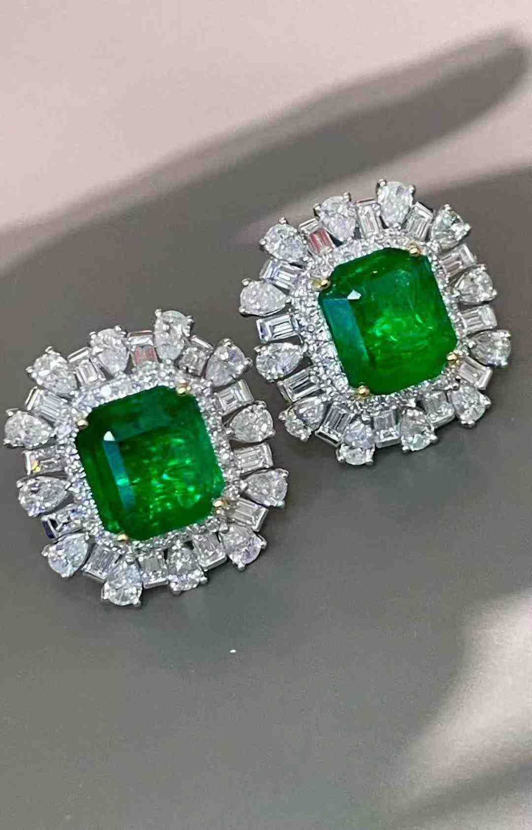 4.30ct Emerald & 2.30ct Diamond Halo Stud Earrings in 18K White Gold in vendita 4