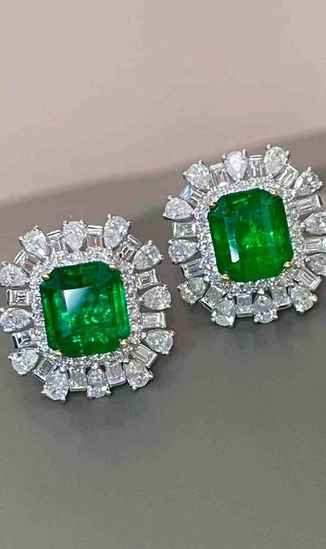 4.30ct Emerald & 2.30ct Diamond Halo Stud Earrings in 18K White Gold in vendita 2