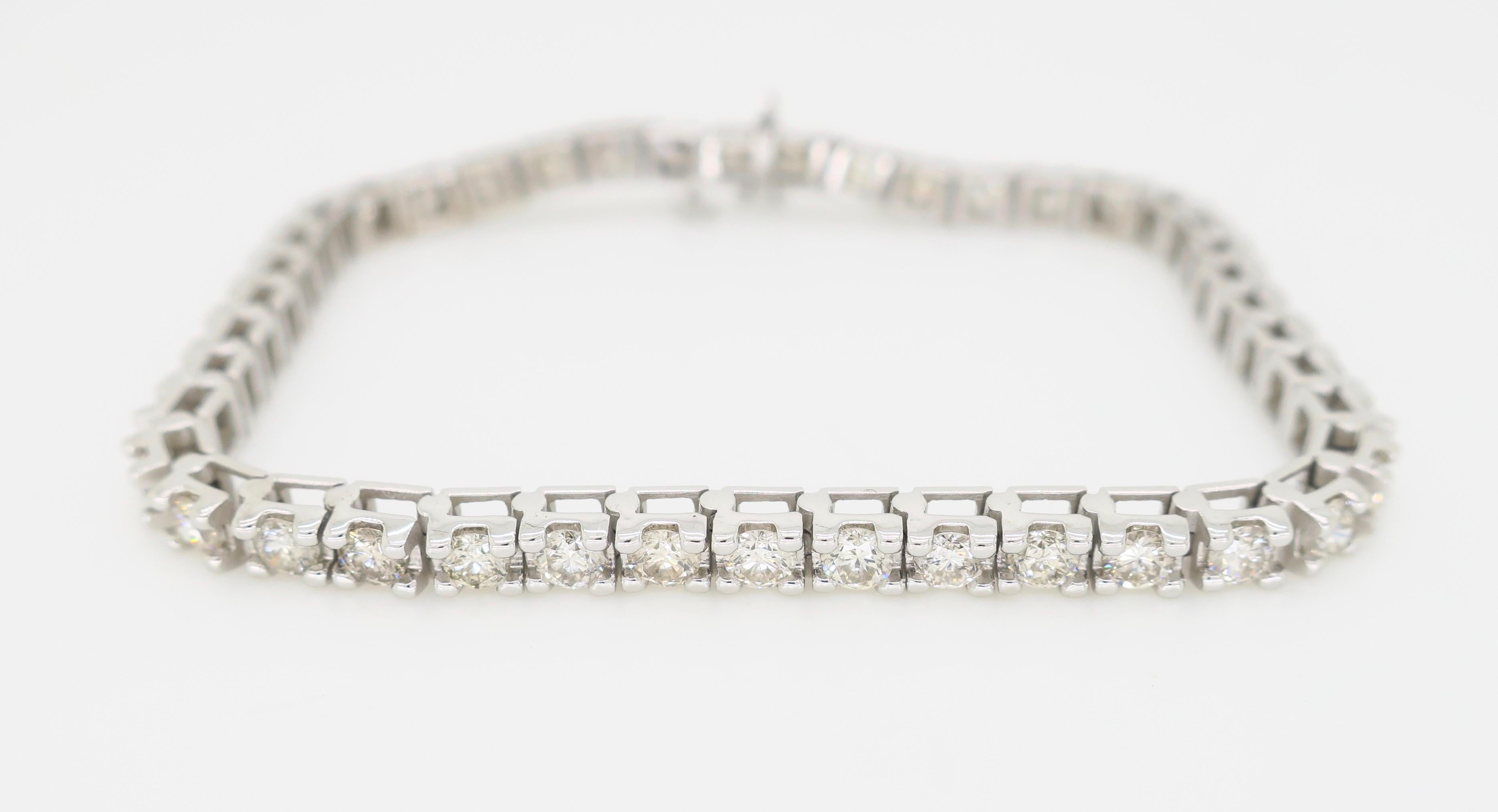 4.30ctw Diamond Tennis Bracelet Made in 14k White Gold In New Condition In Webster, NY