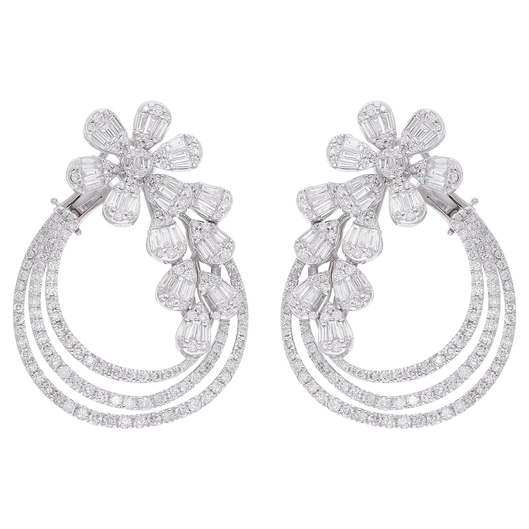 Orecchini con diamante tondo baguette da 4,31 carati Gioielli fatti a mano in oro bianco 18 carati in vendita