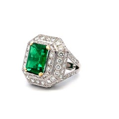 Bague halo en or 18 carats avec émeraude de 4,31 carats et diamants ronds de 3,48 carats
