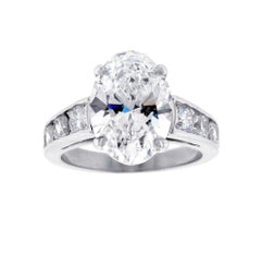 Anello con diamante ovale da 4,31 carati F VS2 di Pampillonia