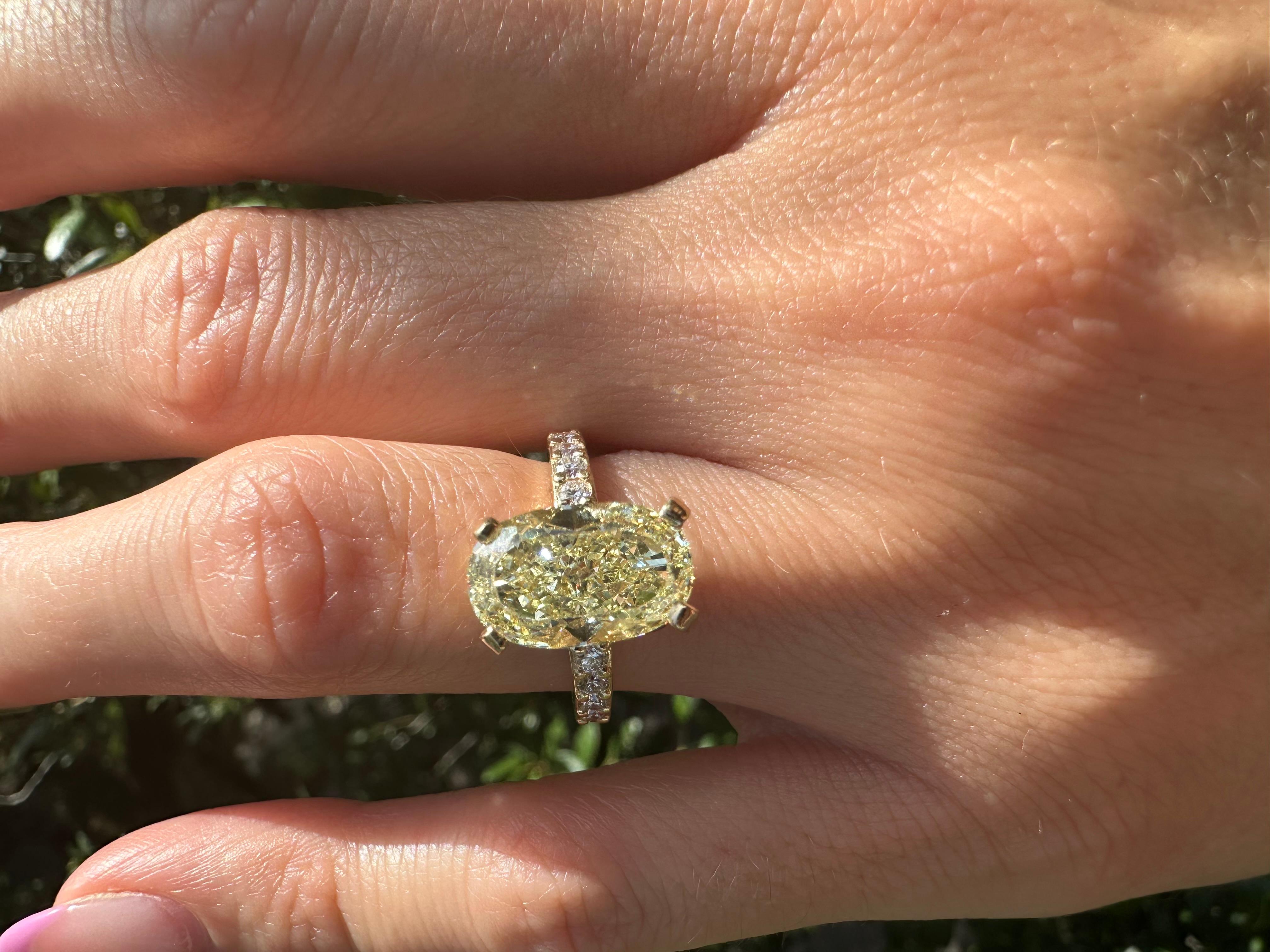 4.31 Carat Fancy Light Yellow VS1 GIA Diamond Ring 18K Yellow Gold 5.81CTW In Excellent Condition In Houston, TX