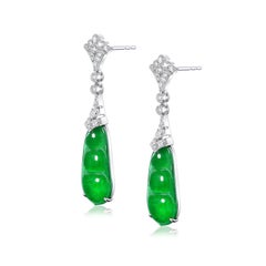 Pendiente de gota de jade y diamantes de 4,31 quilates en platino y oro de 18 quilates