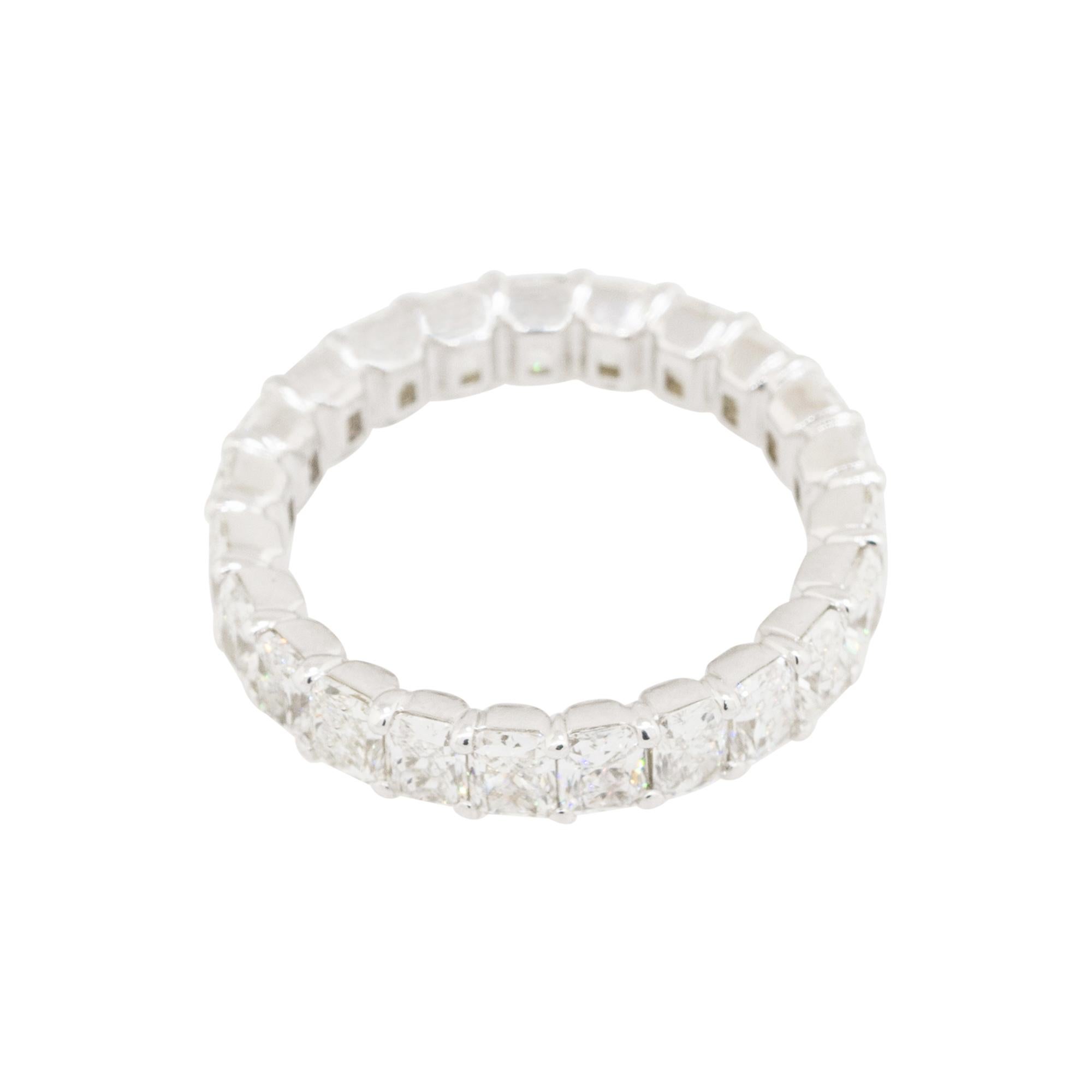 4,31 Karat Strahlenschliff Diamant Ewigkeitsring 14 Karat auf Lager im Zustand „Hervorragend“ im Angebot in Boca Raton, FL