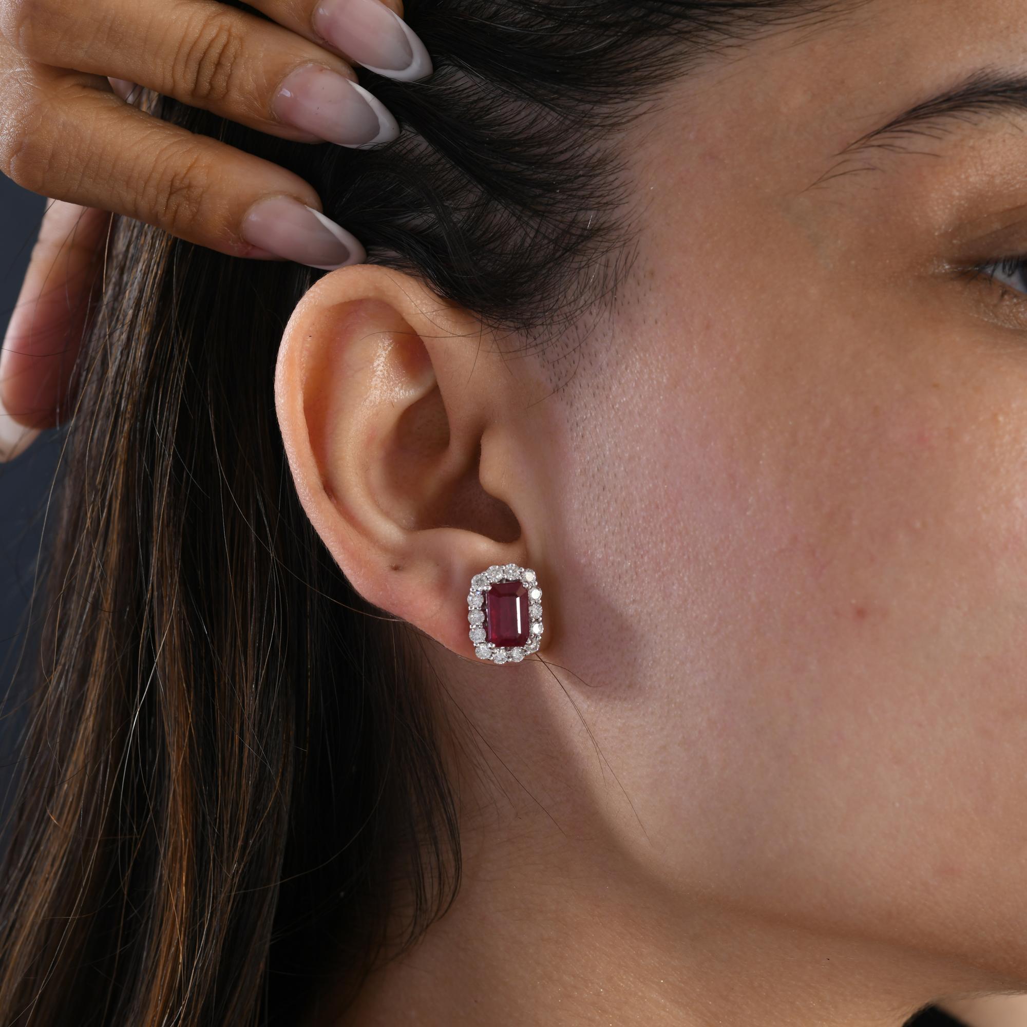 4.31 Carat Ruby Gemstone 1.28 Carat SI/H Diamond Earrings 18 Karat White Gold

Details

Item Code :- SEE-111086
Gross Wt. :- 5.09 gm
18k White Gold Wt. :- 3.97 gm
Natural Diamond Wt. :- 1.28 Ct. ( AVERAGE DIAMOND CLARITY SI1-SI2 & COLOR H-I )
Ruby