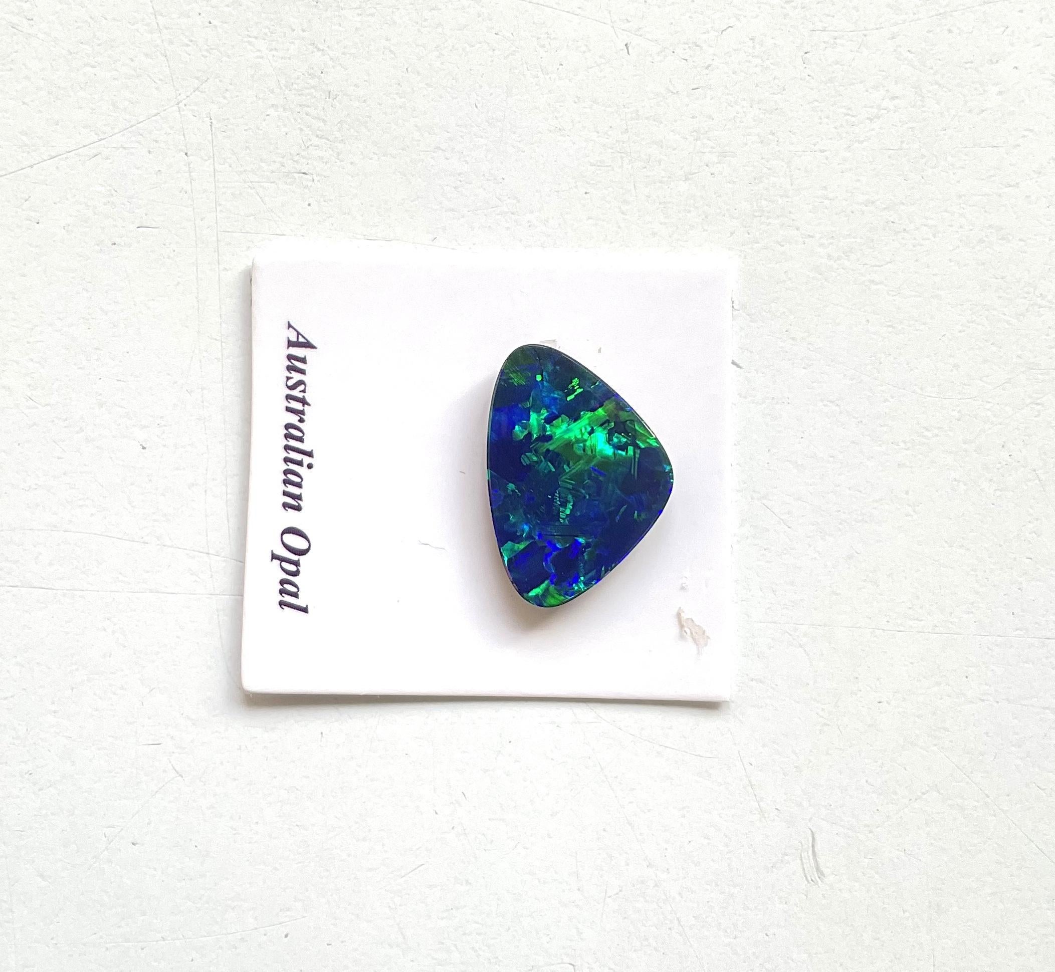 Grezzo 4.31 Carati Opale australiano Royal Blue Flash con giochi di colore verde Gemma in vendita