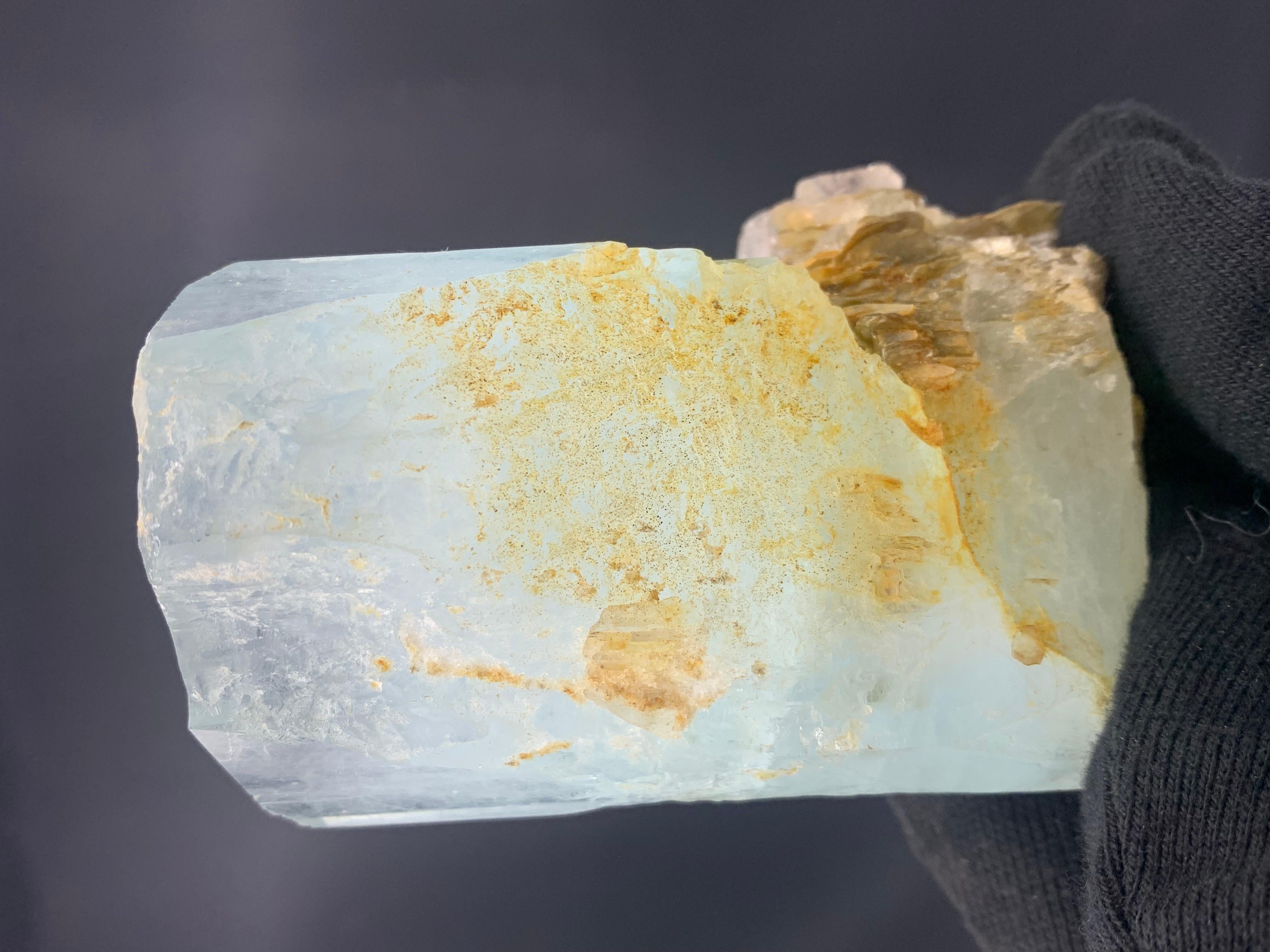 18th Century and Earlier 431.5 Gram Aquamarine Crystal bunch Attached With Fluorite From Skardu, Pakistan For Sale