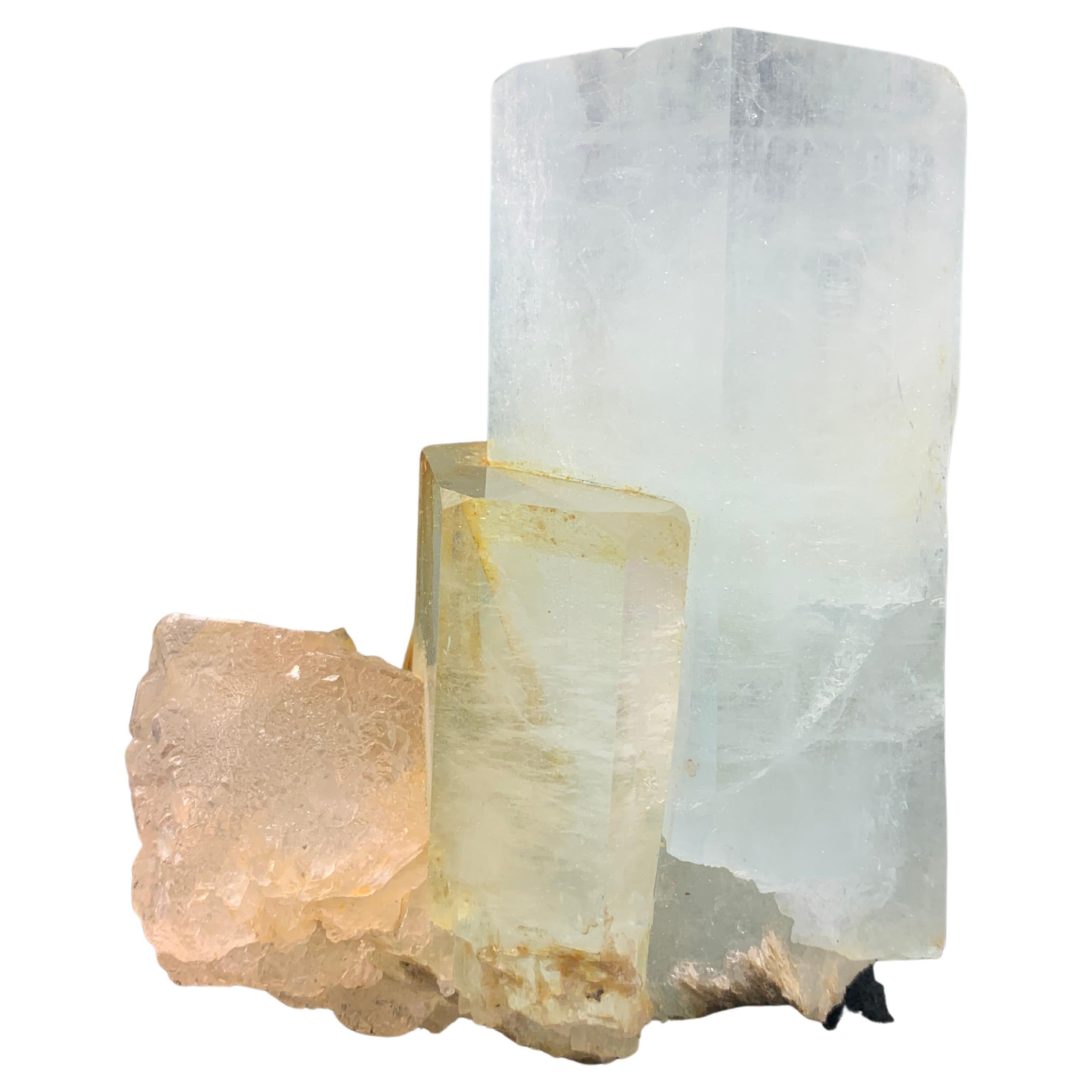 Grappe de cristal d'aigue-marine de 431,5 grammes attachée à de la fluorine provenant de Skardu, Pakistan