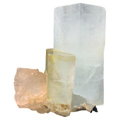 Grappe de cristal d'aigue-marine de 431,5 grammes attachée à de la fluorine provenant de Skardu, Pakistan