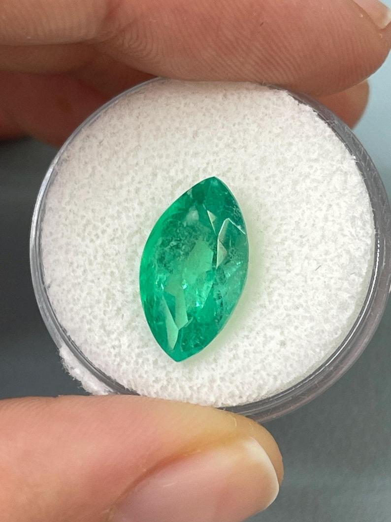 4.31ct 15x9 Natural Colombian Green Emerald - Marquise Cut Earth Mined Gemstone In New Condition For Sale In Jupiter, FL