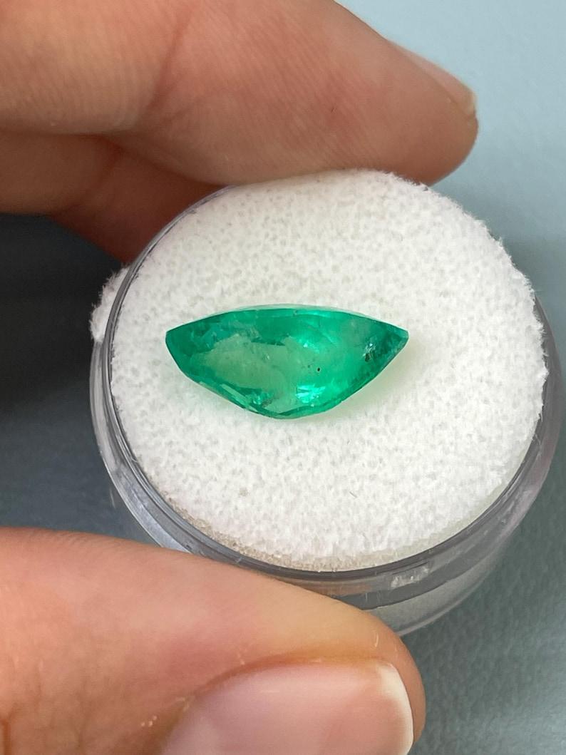 Women's 4.31ct 15x9 Natural Colombian Green Emerald - Marquise Cut Earth Mined Gemstone For Sale