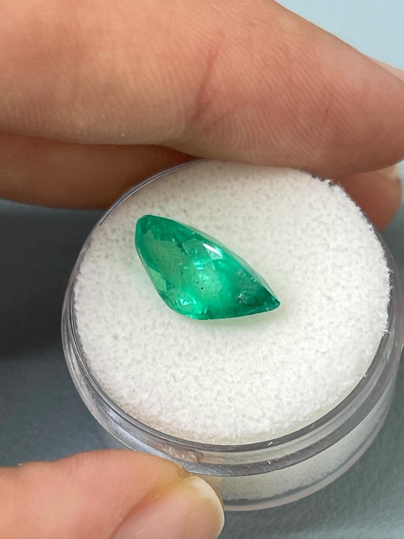 4.31ct 15x9 Natural Colombian Green Emerald - Marquise Cut Earth Mined Gemstone For Sale 1