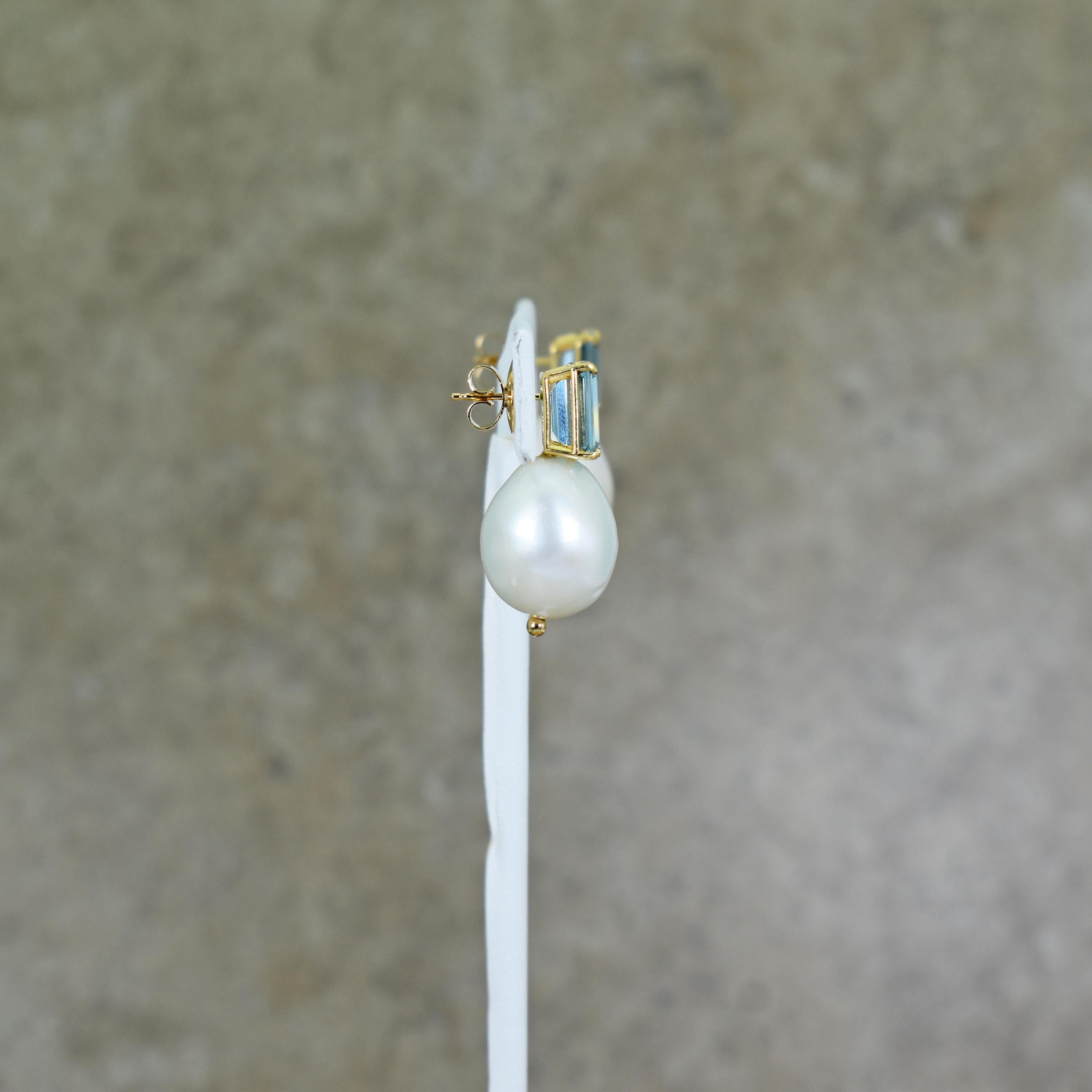 Taille émeraude Clous d'oreilles en goutte en or 14 carats avec aigue-marine de 4,32 carats et perles en vente