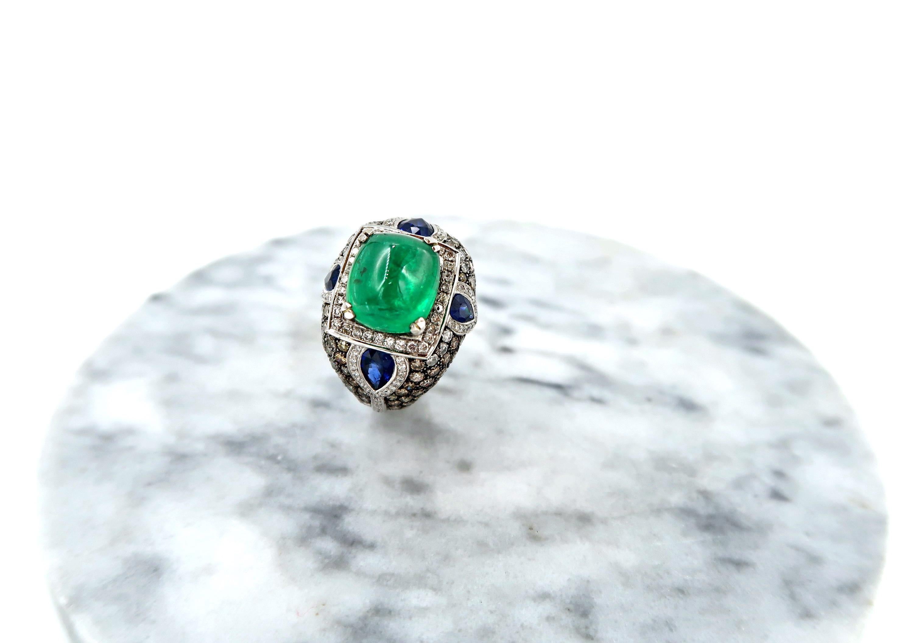 Mixed Cut 4.32 Carat Cabochon Emerald Gold Ring Champagne White Diamond Sapphire Motif For Sale