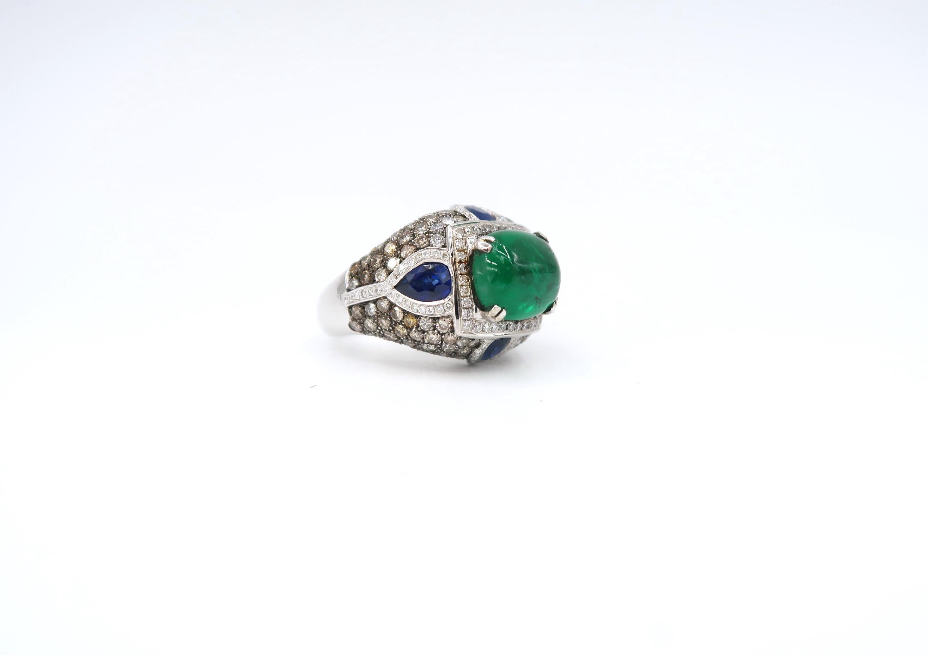4.32 Carat Cabochon Emerald Gold Ring Champagne White Diamond Sapphire Motif In New Condition For Sale In Bangkok, TH
