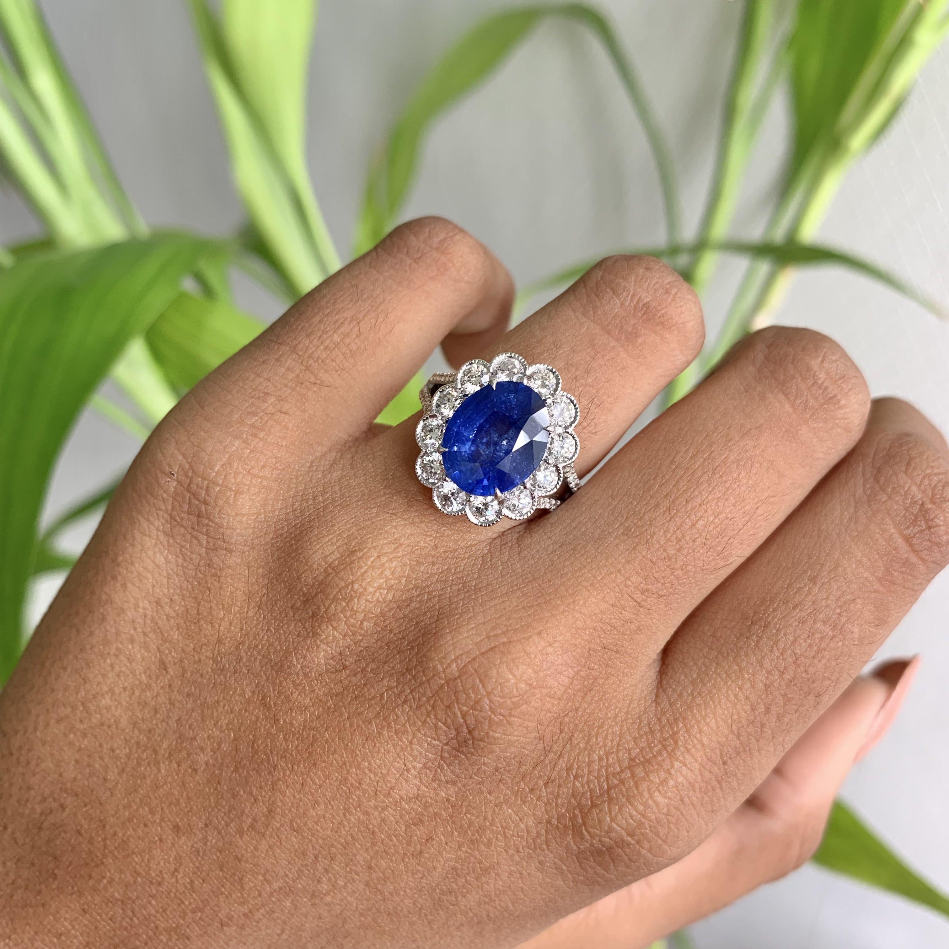4.32 Carat Ceylon Royal Blue Sapphire Ring in 18K White Gold For Sale 1