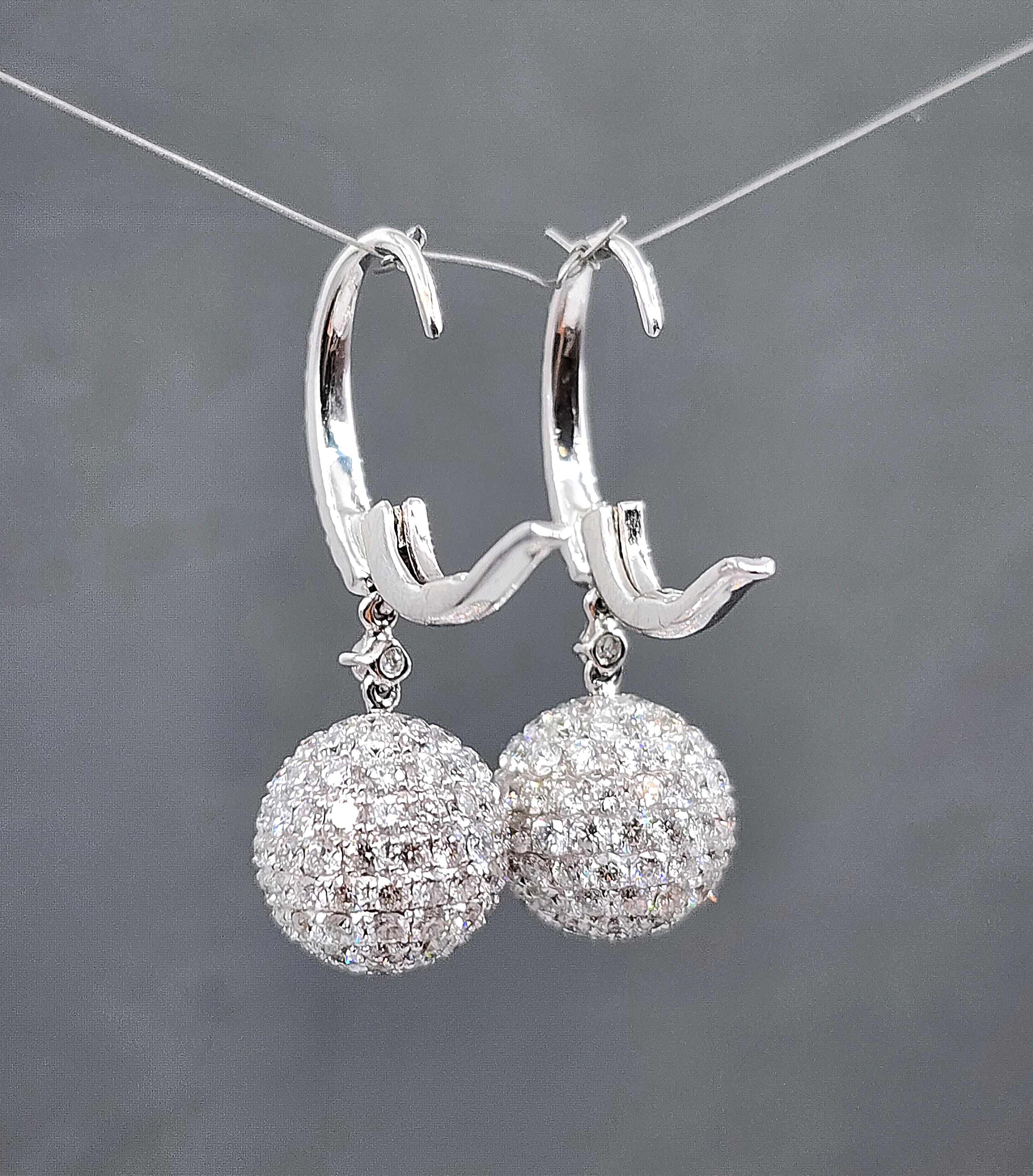 da uomo o donna Orecchini pendenti con pavé di diamanti da 4,32 carati in vendita