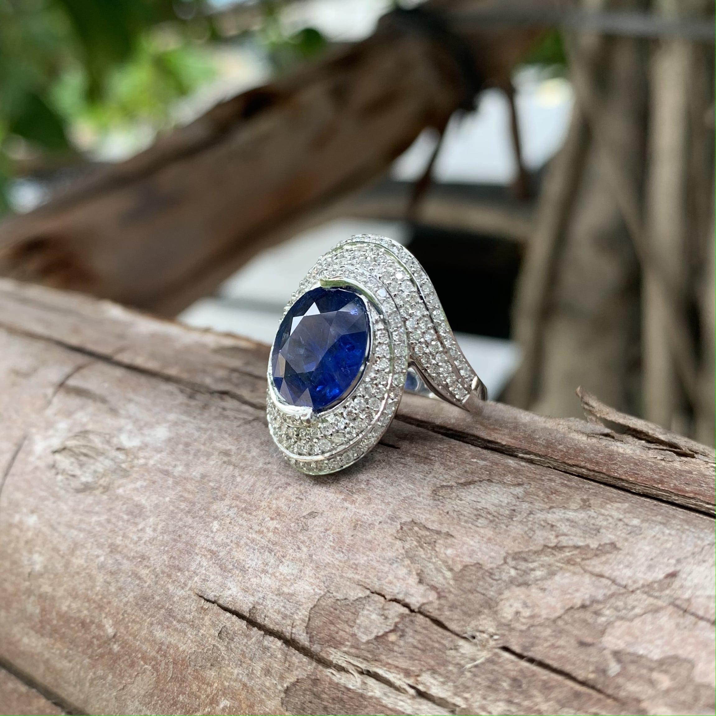 Georgian Symmetrical 4.32 Ct Royal Blue Ceylon Sapphire & Diamond 18K White Gold Ring For Sale