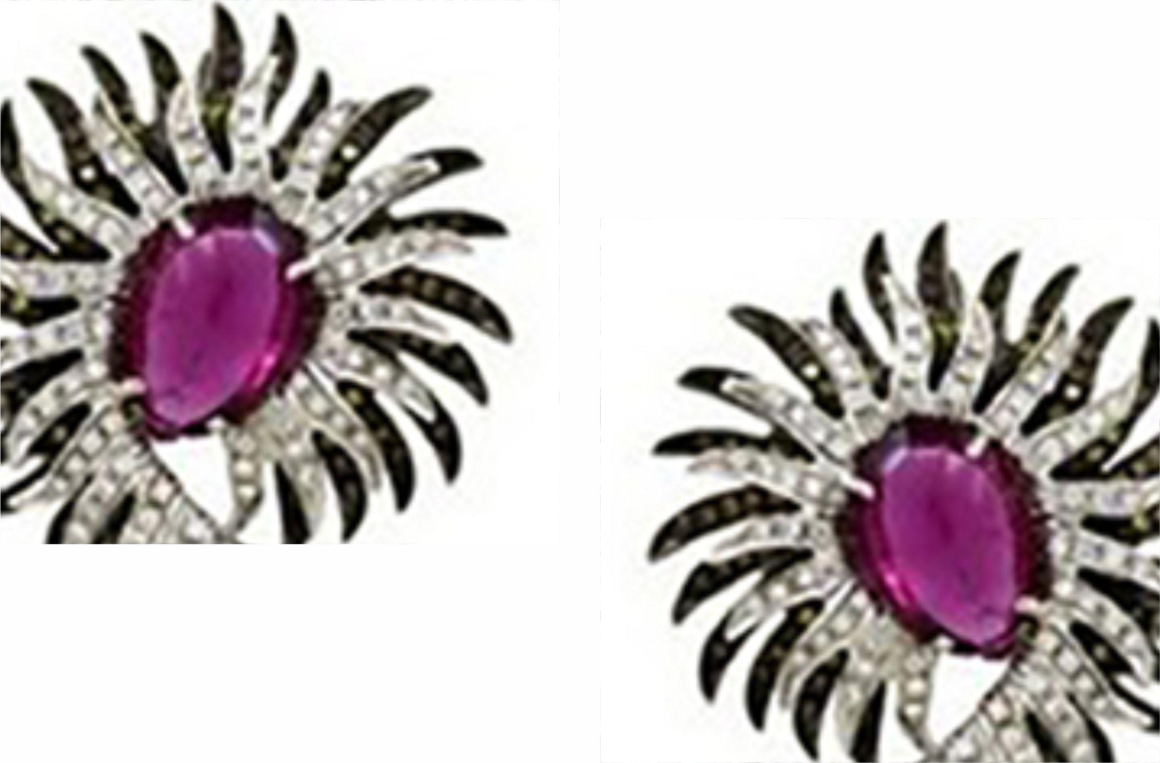 Ces étonnants clous d'oreilles, inspirés par l'élégance des plumes, sont un chef-d'œuvre moderne. Réalisées en or blanc 18 carats et pesant au total 19,71 grammes, elles respirent le luxe et la sophistication. Chaque boucle d'oreille est ornée d'un