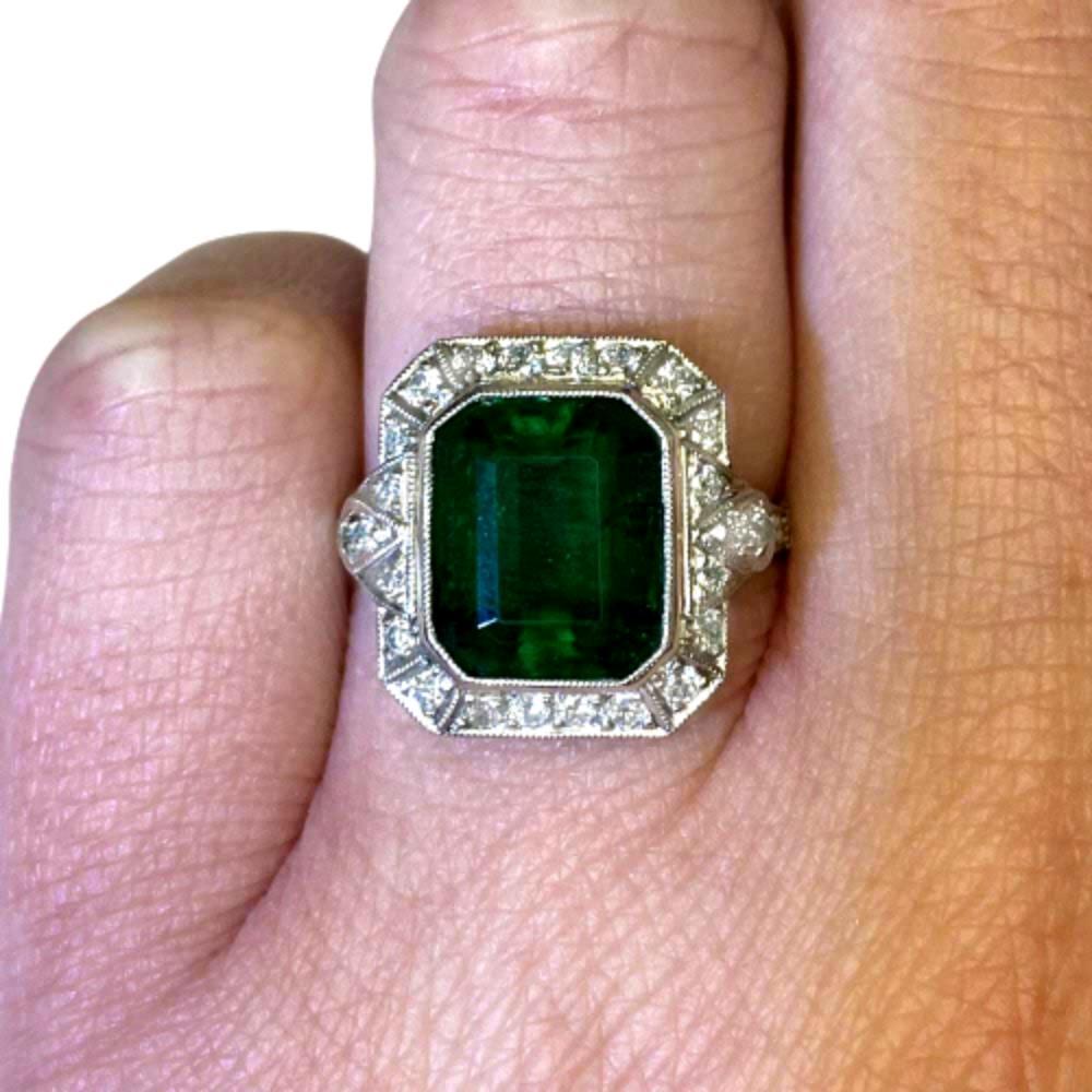 4.32 Carat Emerald Ring, Diamond Halo, Platinum In Excellent Condition For Sale In New York, NY
