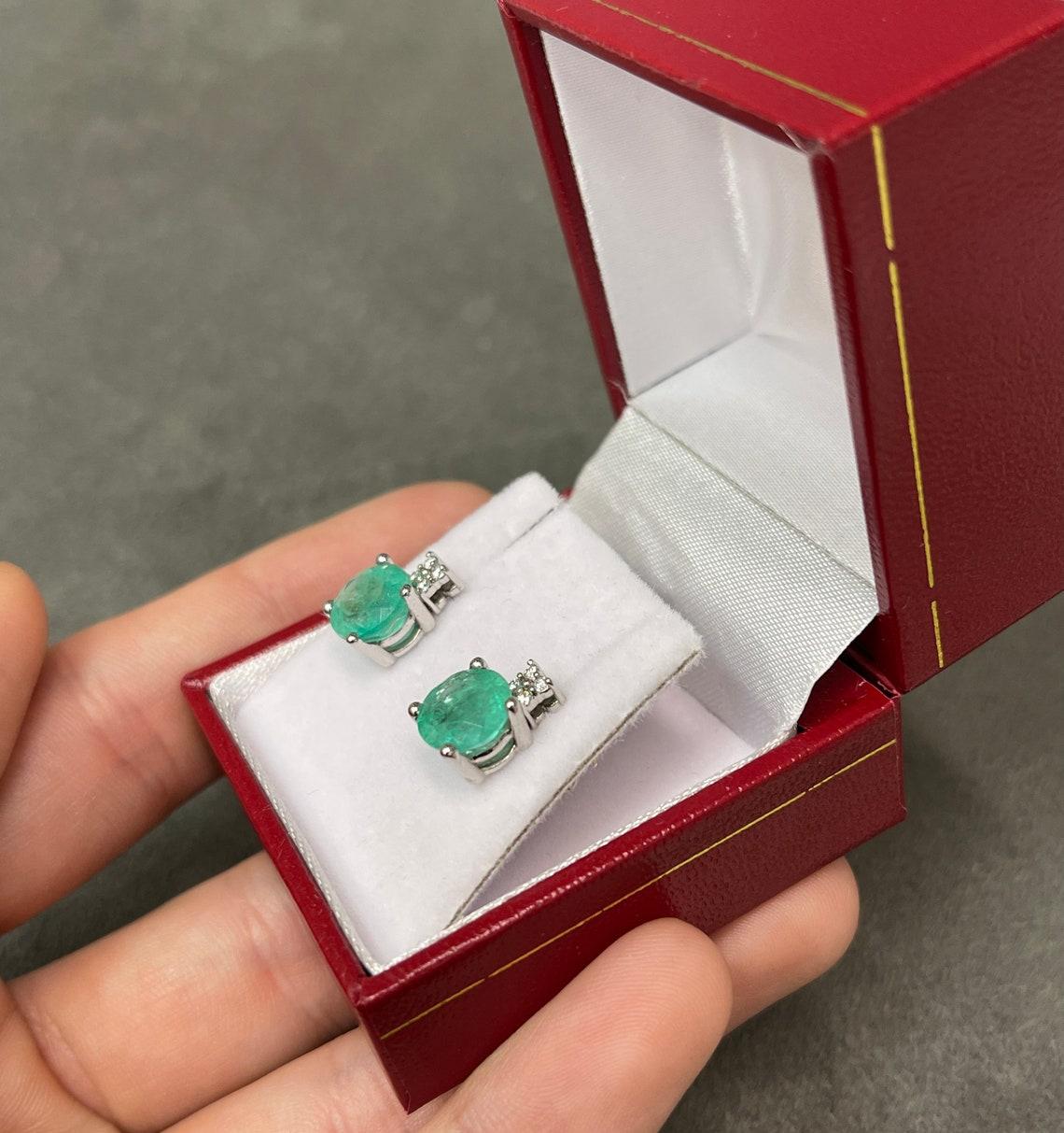 Clous d'oreilles avec diamants et émeraudes de Colombie rondes fantaisie de 4,32 ctw Pour femmes en vente