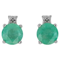 Pendientes redondos con esmeralda colombiana y acento de diamante de 4,32 tcw