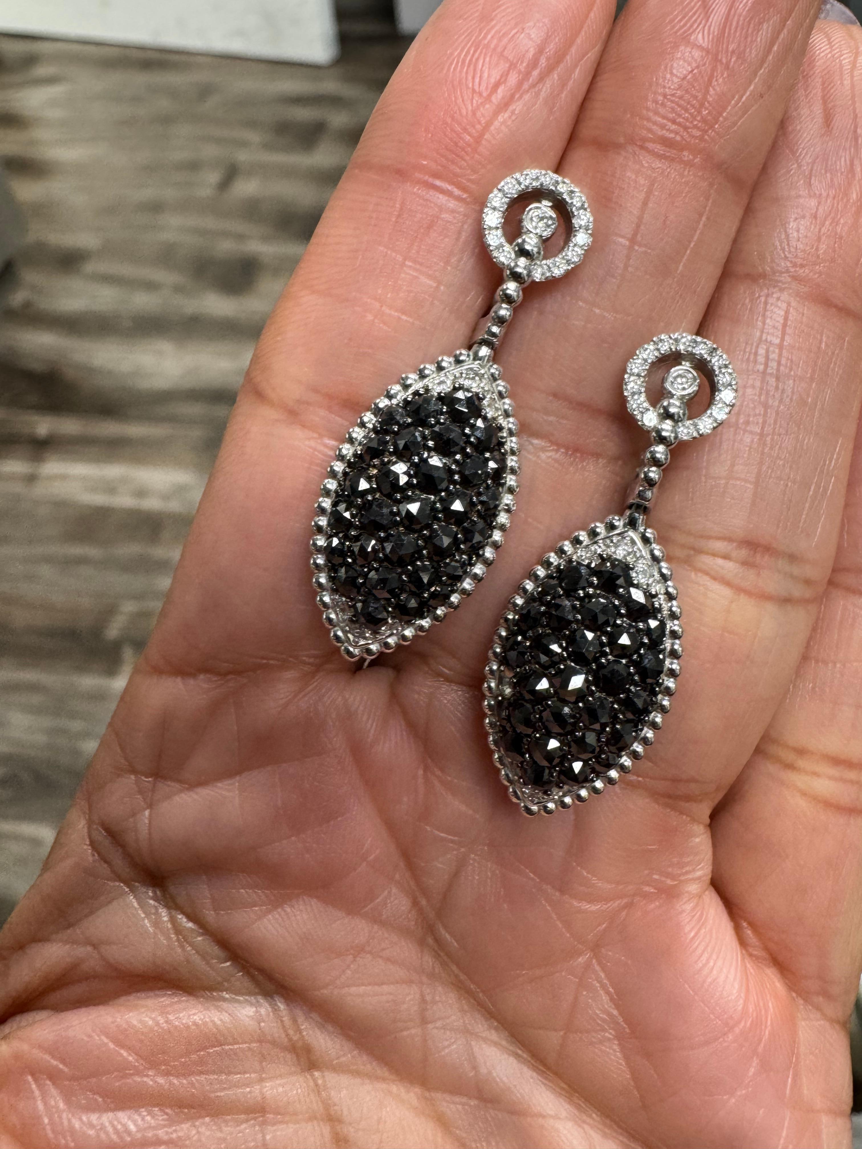 Pendientes de Oro Blanco con Diamante Negro y Diamante Blanco de 4,33 Quilates en venta 3