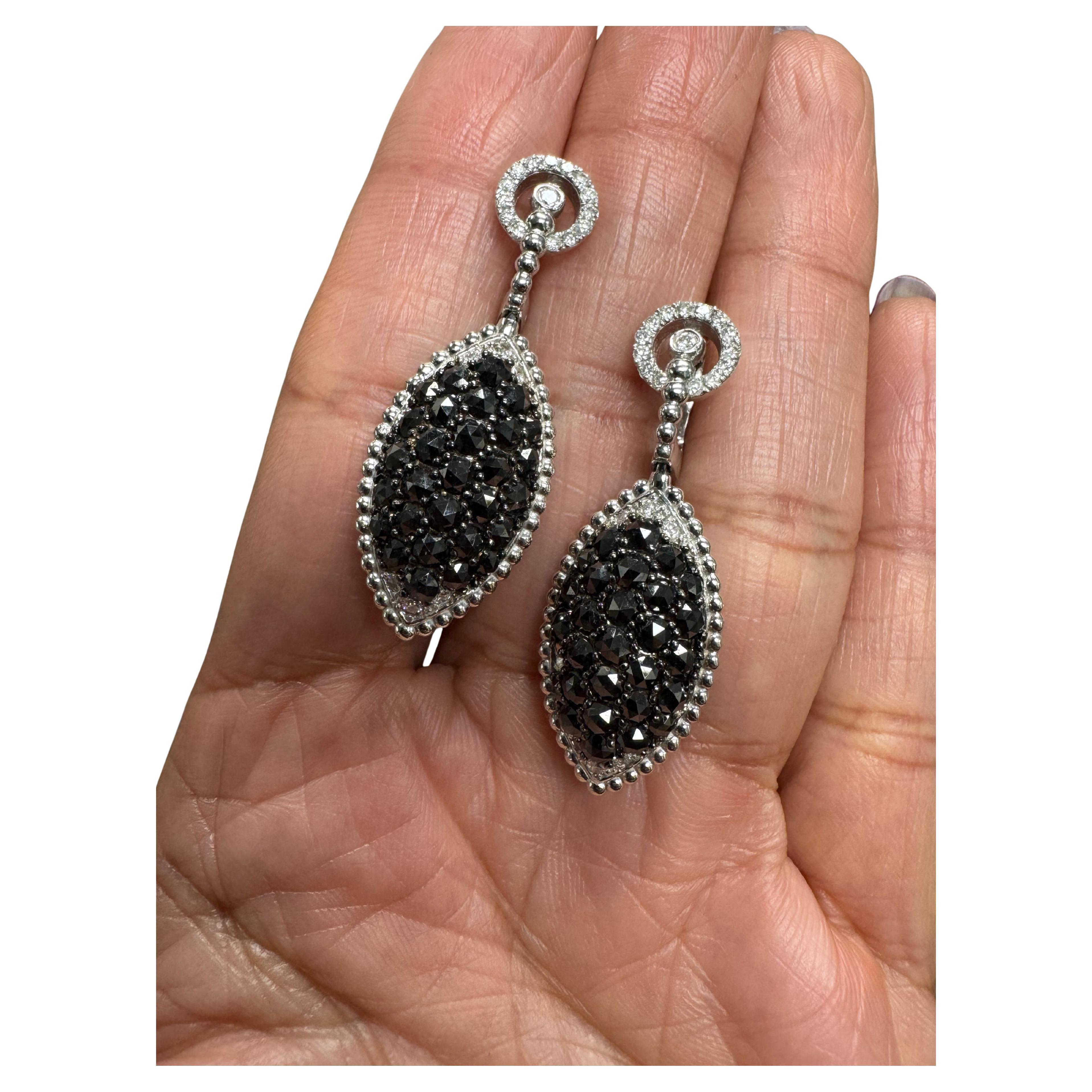 Pendientes de Oro Blanco con Diamante Negro y Diamante Blanco de 4,33 Quilates en venta