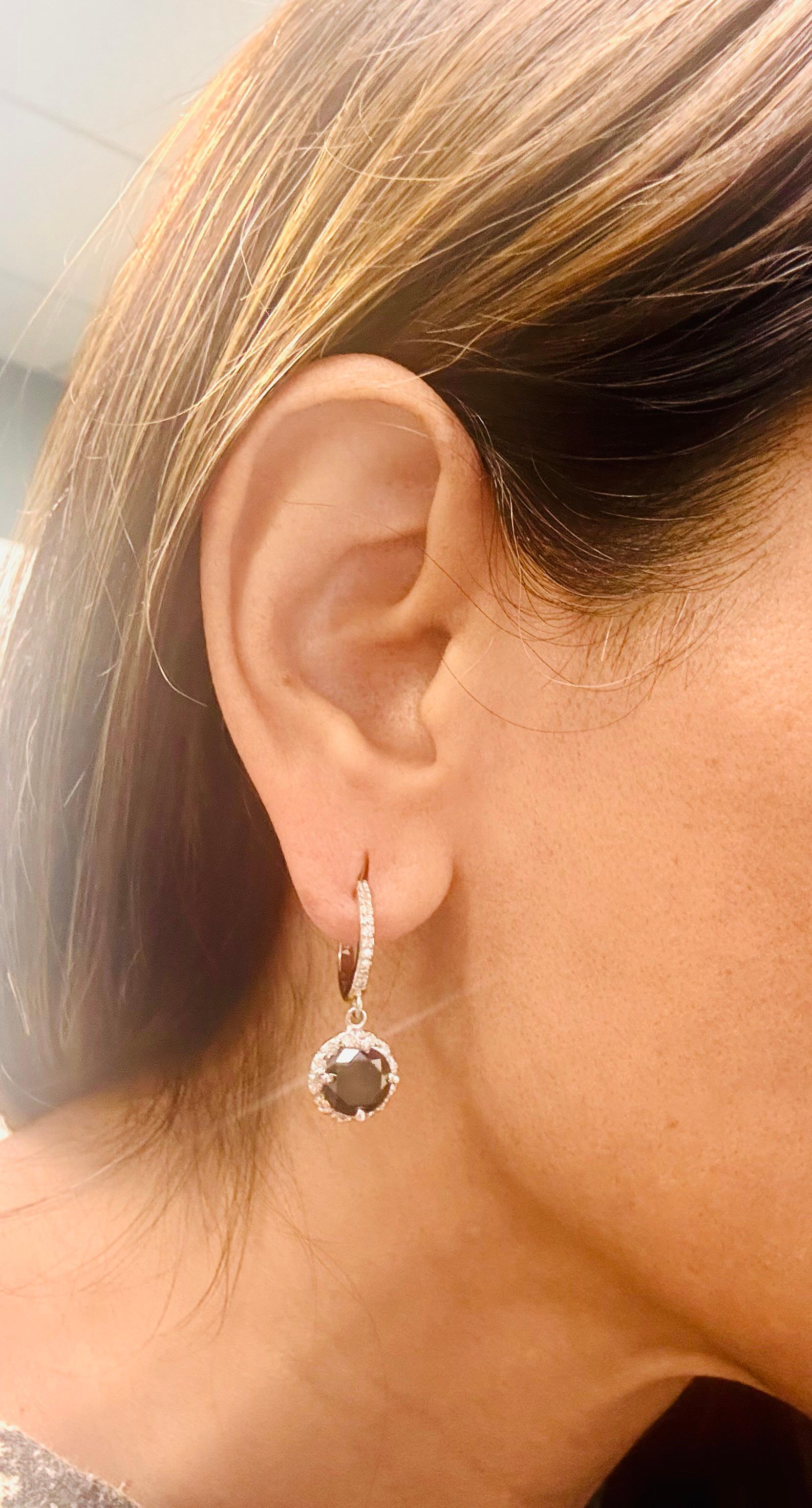 Orecchini pendenti in oro bianco con diamante nero da 4.33 carati in vendita 2