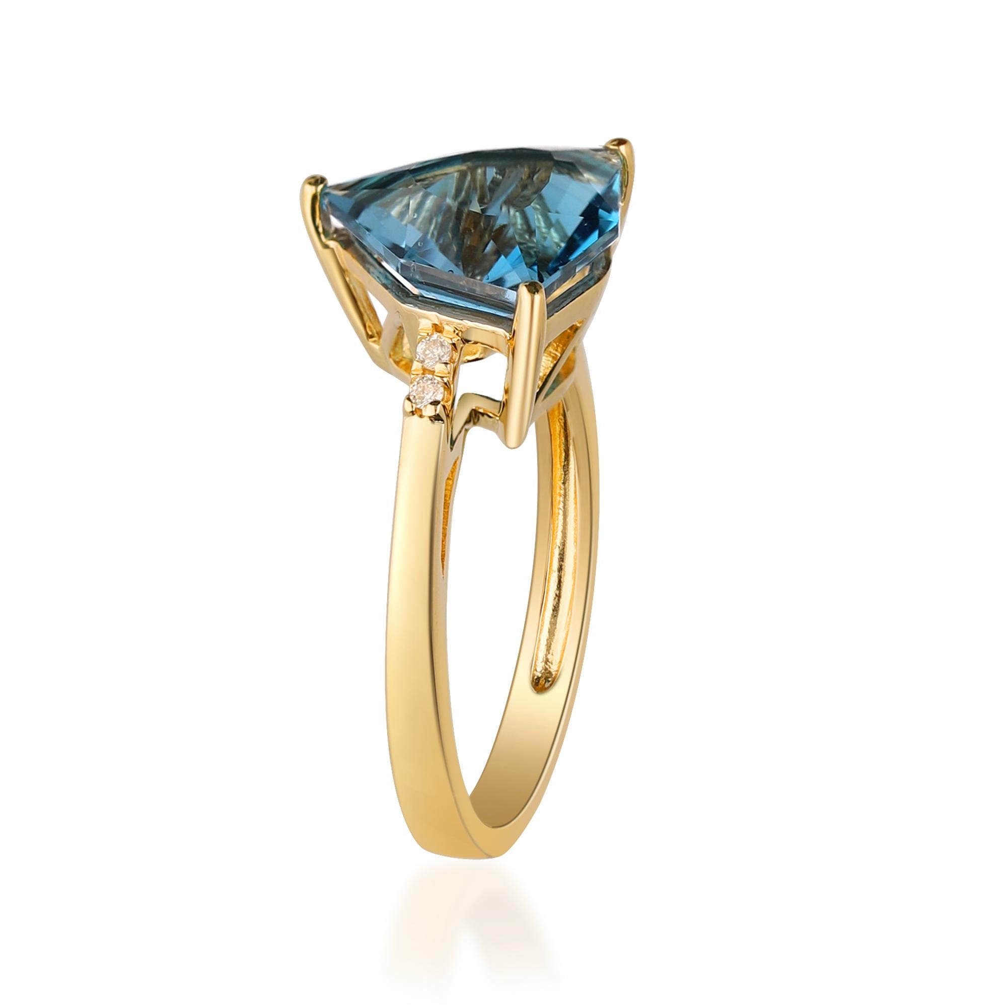 Art déco Bague en or 14 carats avec topaze bleue de Londres taillée en trillion et diamants de 4,33 carats en vente