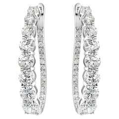 Pendientes de aro alargados «Inside Out» con diamantes naturales de 4,33 quilates, en oro blanco de 18 quilates
