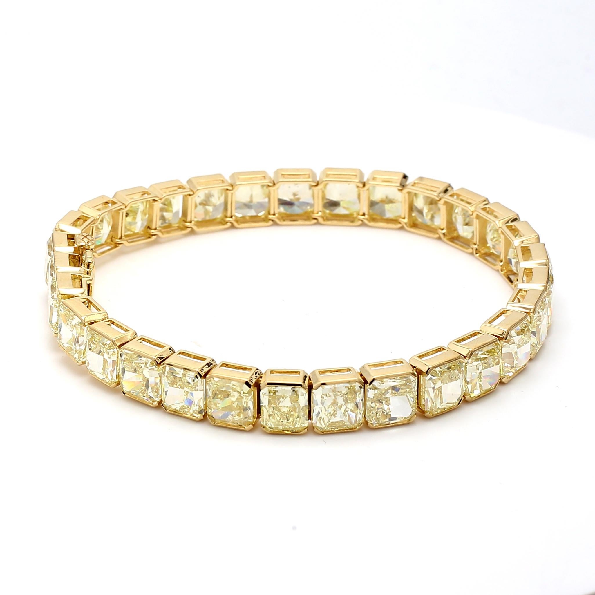 Taille radiant 43.3 Carat Radiant Cut Fancy light yellow GIA Diamond 18K YG Tennis Bracelet en vente