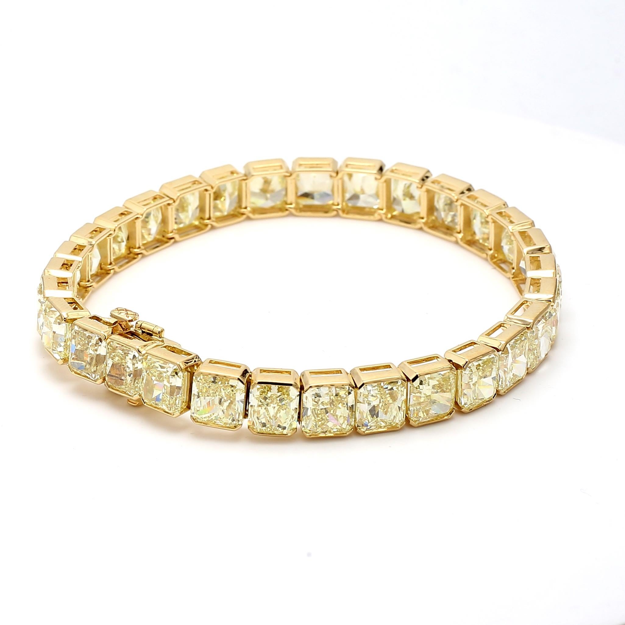 43.3 Carat Radiant Cut Fancy light yellow GIA Diamond 18K YG Tennis Bracelet Neuf - En vente à New York, NY