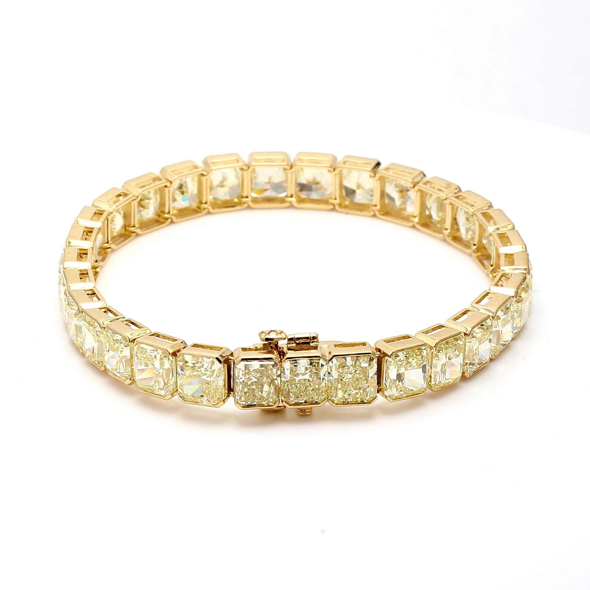 43.3 Carat Radiant Cut Fancy light yellow GIA Diamond 18K YG Tennis Bracelet Unisexe en vente