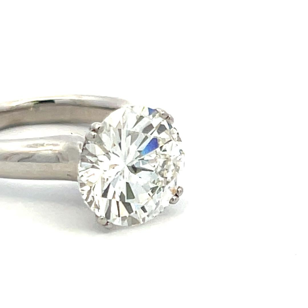 Anello di fidanzamento in platino con diamante tondo Brilliante I SI2 da 4,33 carati in vendita 4
