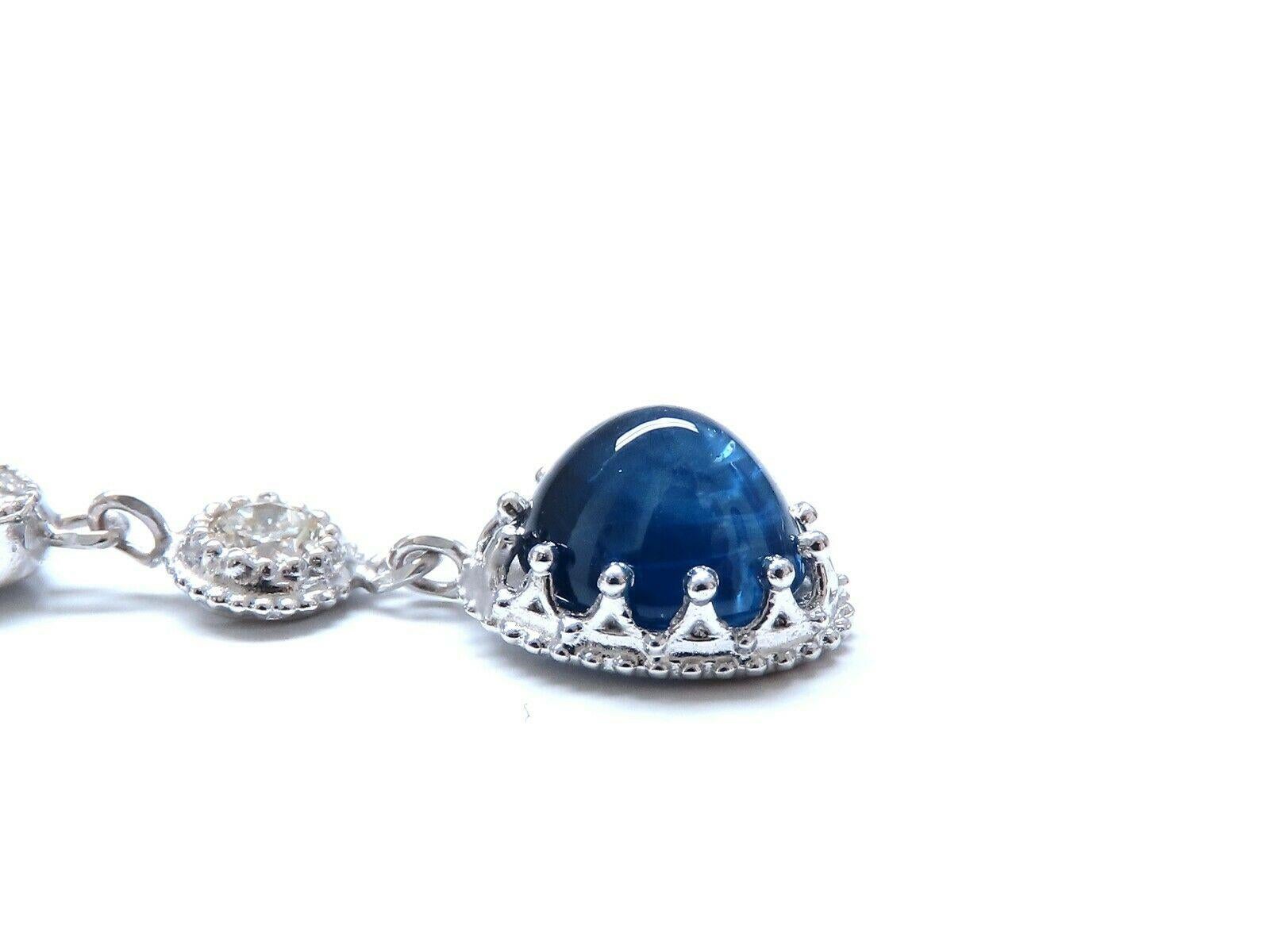 Orecchini con diamante e zaffiro naturale da 4,33 carati 14kt Cabochon Dangles In condizioni Nuovo in vendita a New York, NY