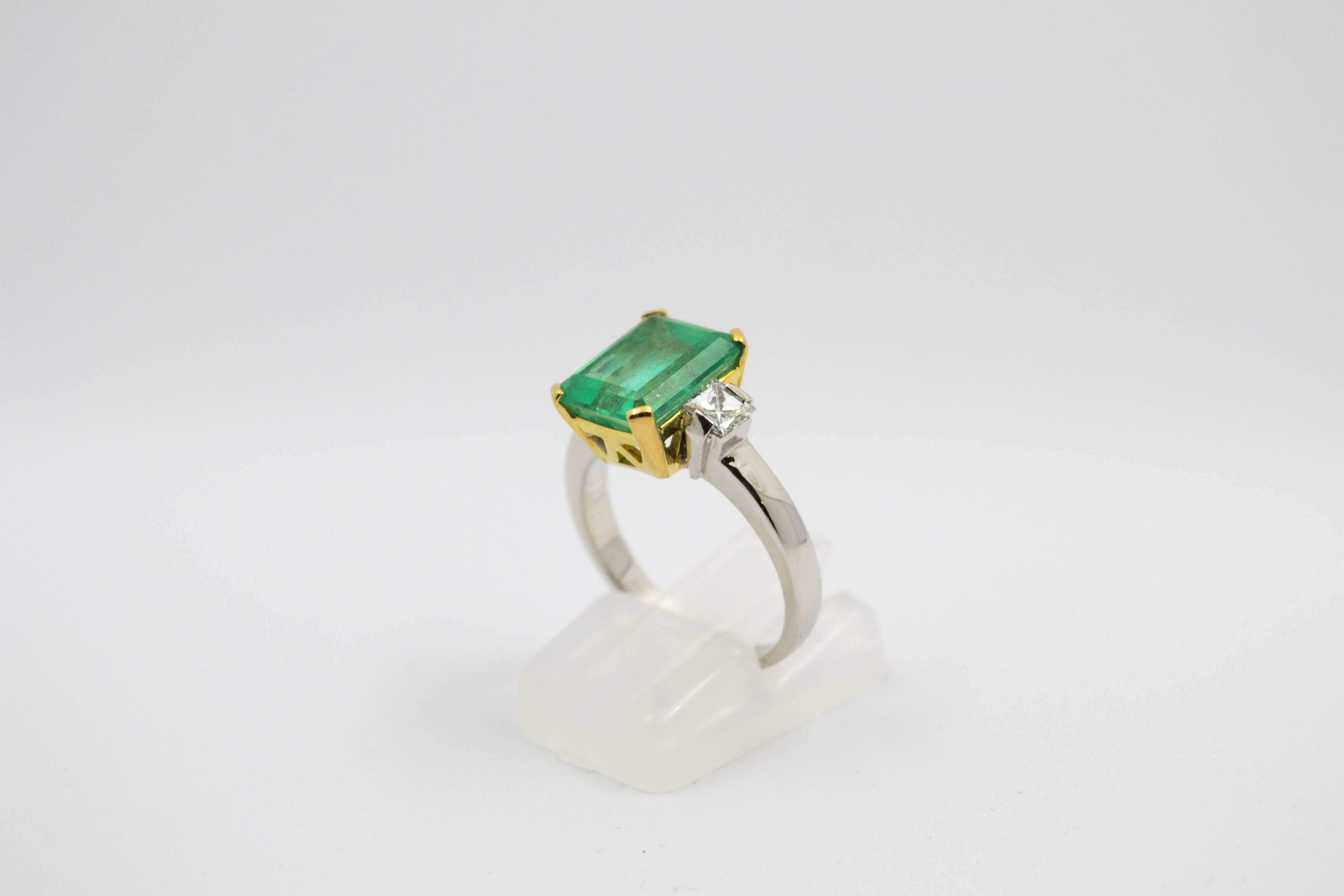 Women's or Men's 4.34 Carat Emerald 0.44 Carat Diamond White Gold Ring