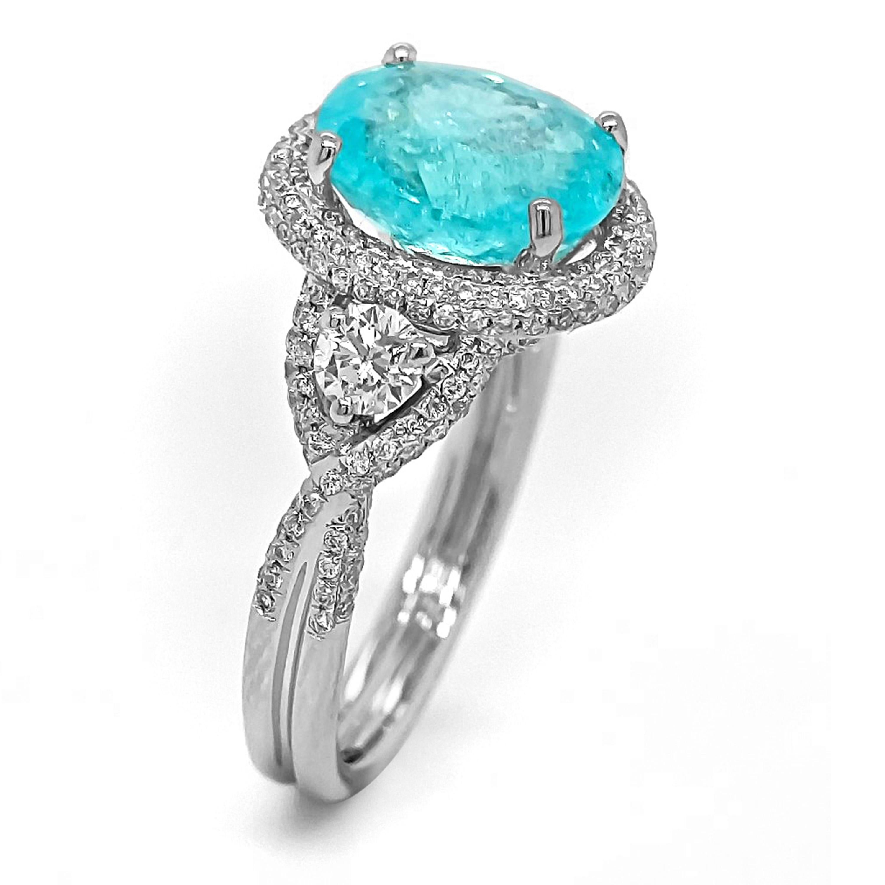 Taglio misto Anello in oro bianco con tormalina Paraiba e diamanti da 4,34 carati in vendita
