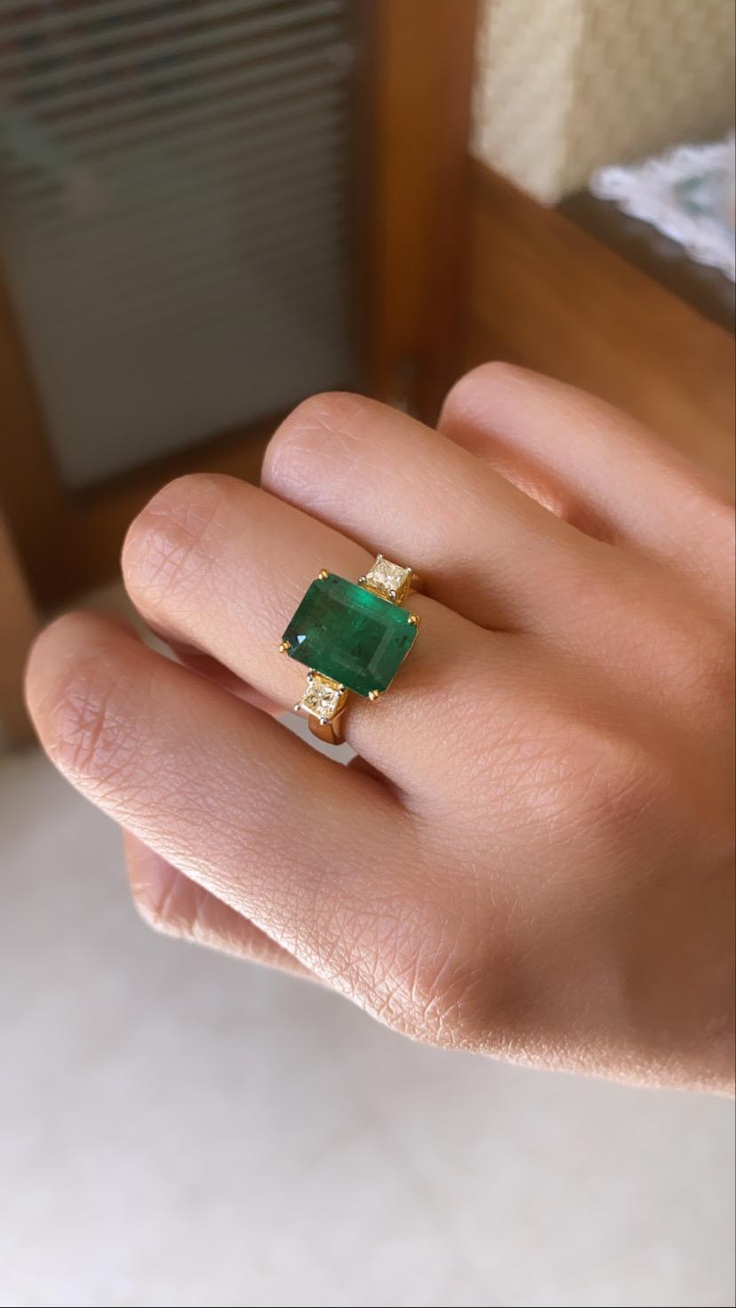 4.34 Carats, Natural Zambian Emerald & Princess Diamond Cocktail/Engagement Ring In New Condition In Hong Kong, HK
